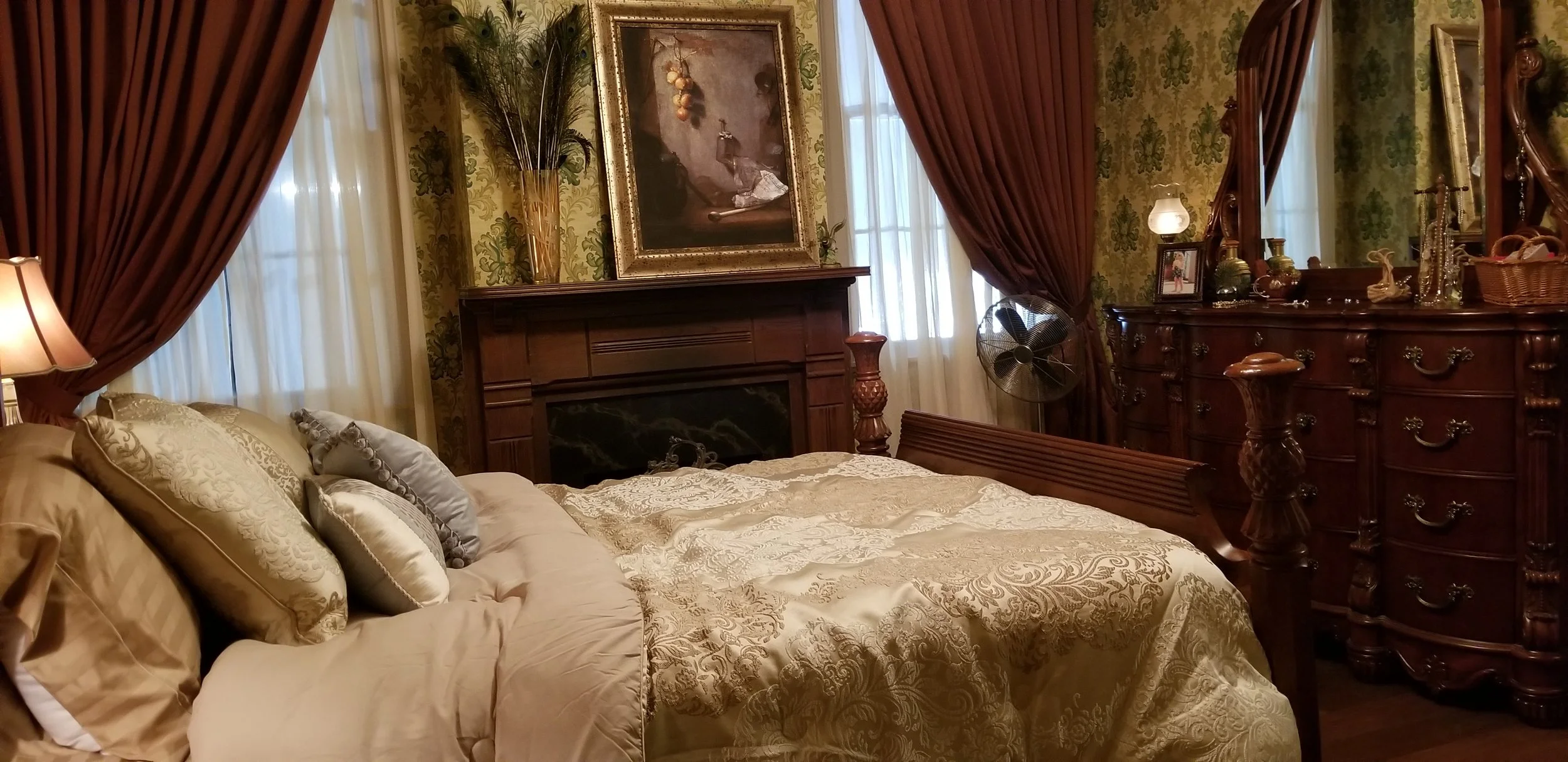 SummertreesMAIN_MASTERBED001.jpg