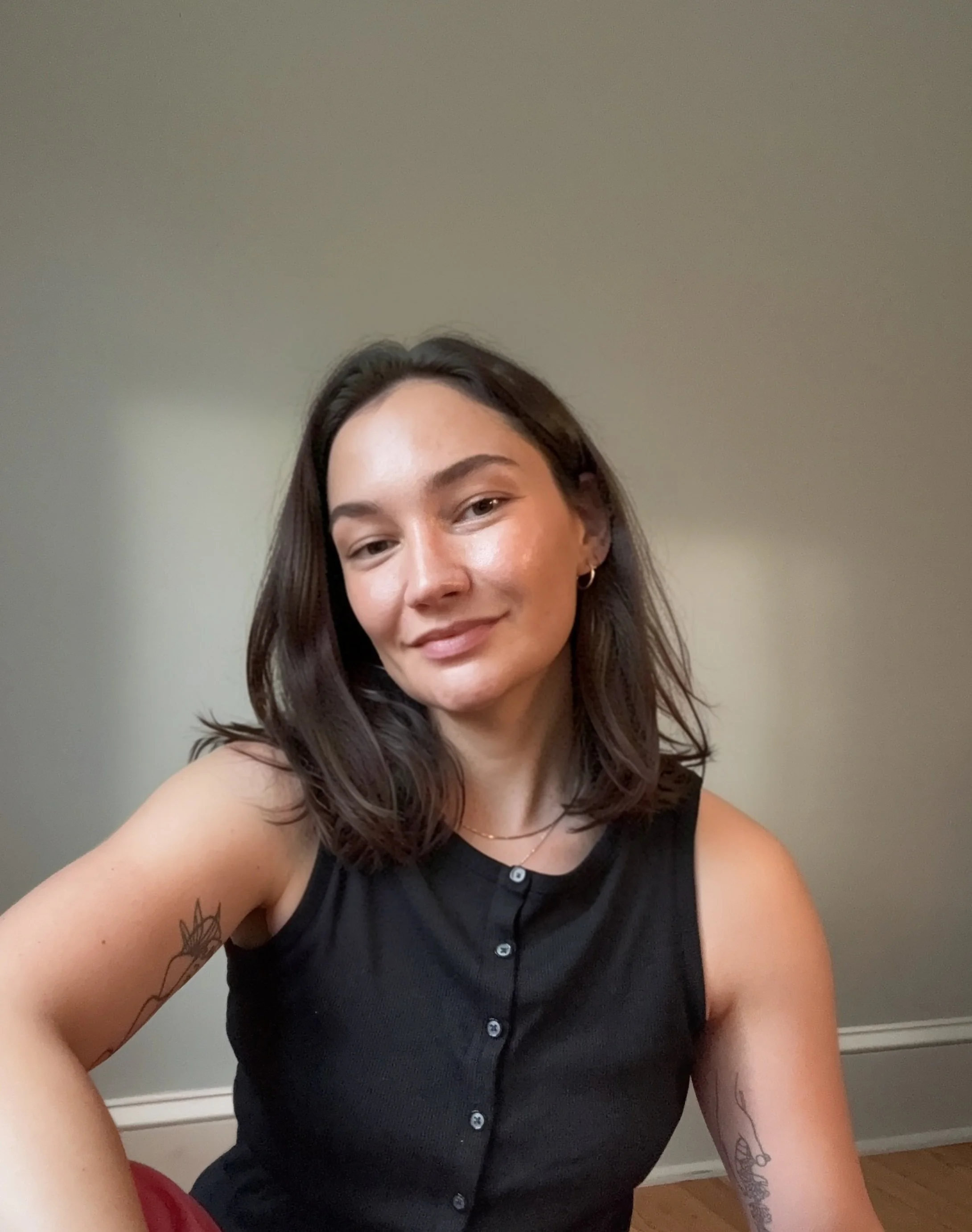 Photo of therapist Selena Lindamood, a woman with brown hair, smiling in front of a plain background