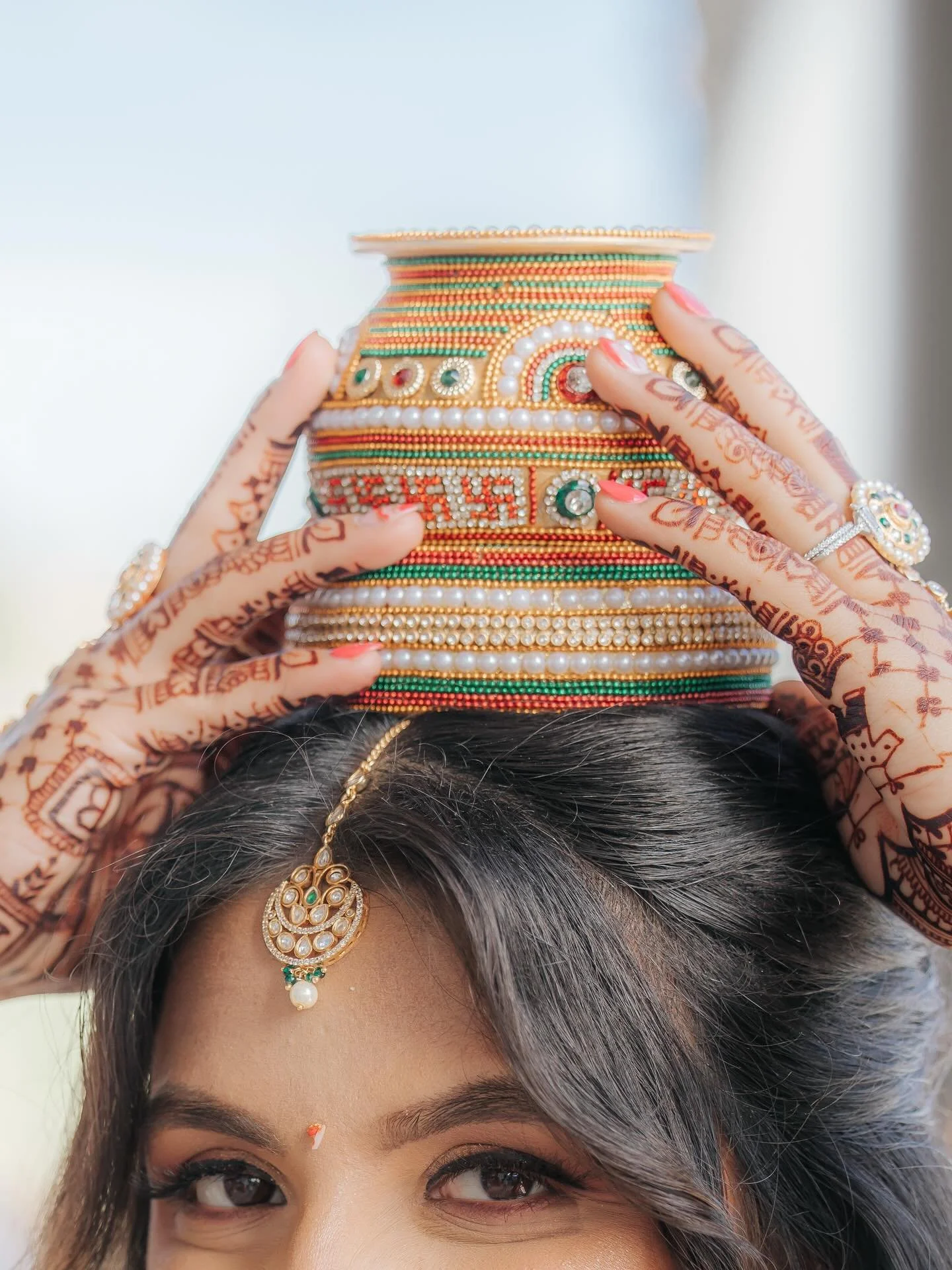 a tiny story unfolding &mdash; one detail at a time 🍼 
.
.
.
captured by &mdash; @snapsync.studio
henna artist &mdash; @hennabyjayna
makeup artist &mdash; @kcmakeup_laiba 
hair artist &mdash; @lvhairdos
.
.
.
#lettheadventuresbegin #pagingthepatels 