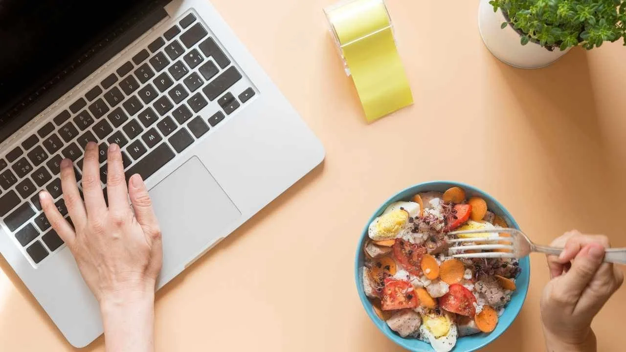 Maximizing Your Workday: The Power of Online Therapy in Michigan During Lunch Breaks