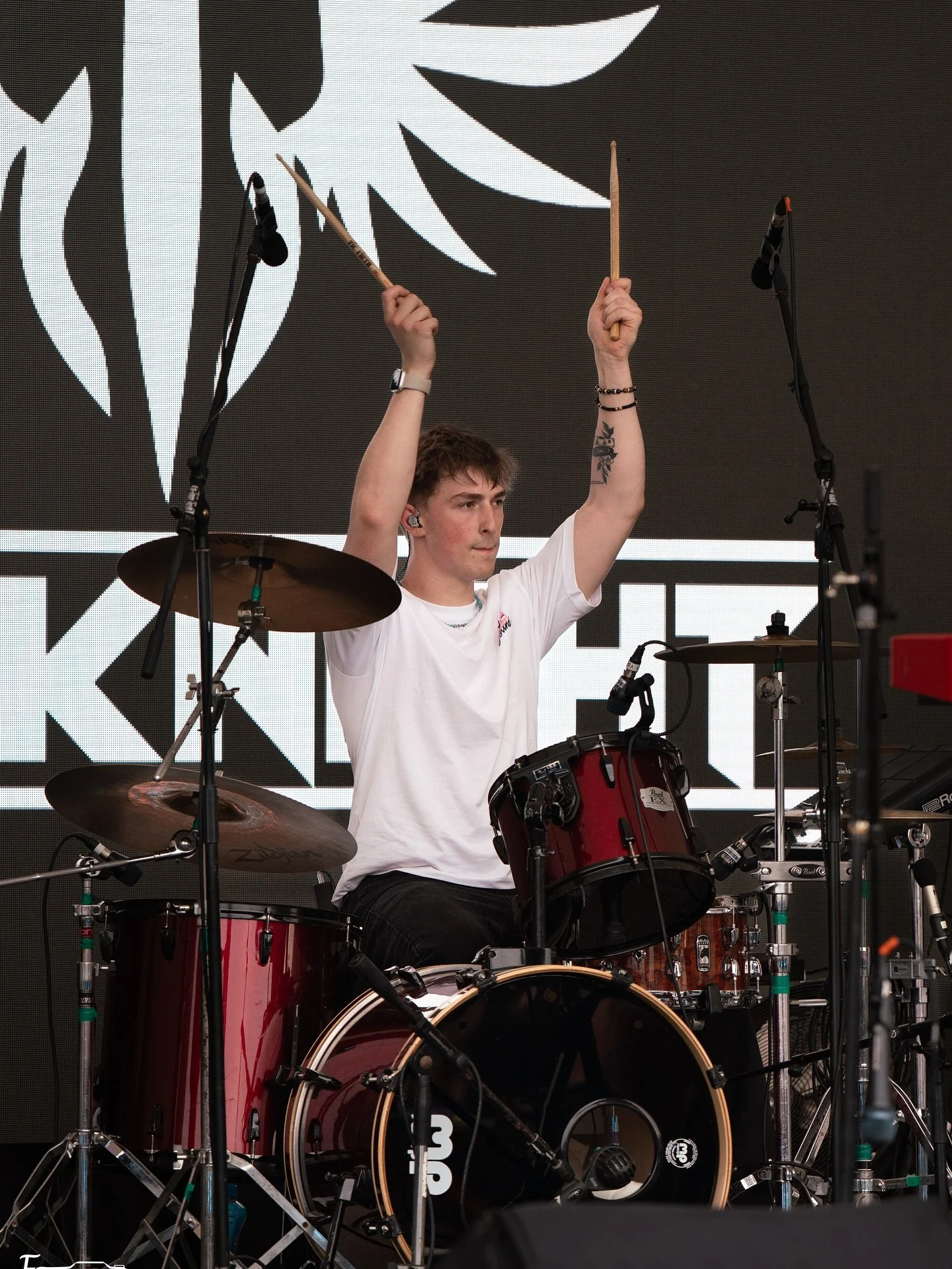 ST IVES FESTIVAL 2025 // DAN KNIGHT

Had an absolute blast playing @stivescarnival this year with the guys, can&rsquo;t wait for the next one!

Live on Peterborough City Radio July 21st 7:00PM
 

📸 @ellisajphotography 

#drums #drummer #festival #hy