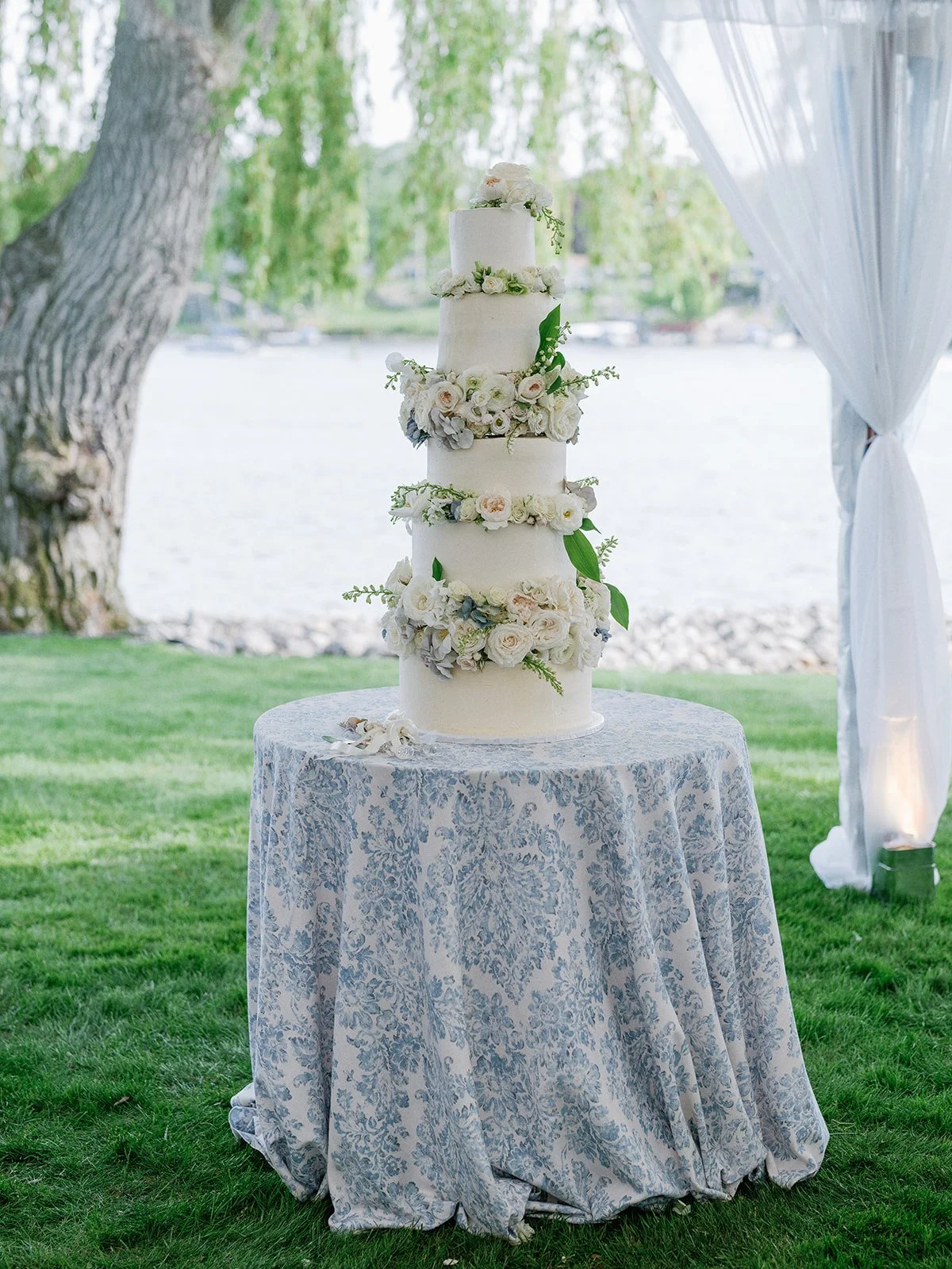 Something blue wedding design inspiration luxury wedding florals 2.jpg