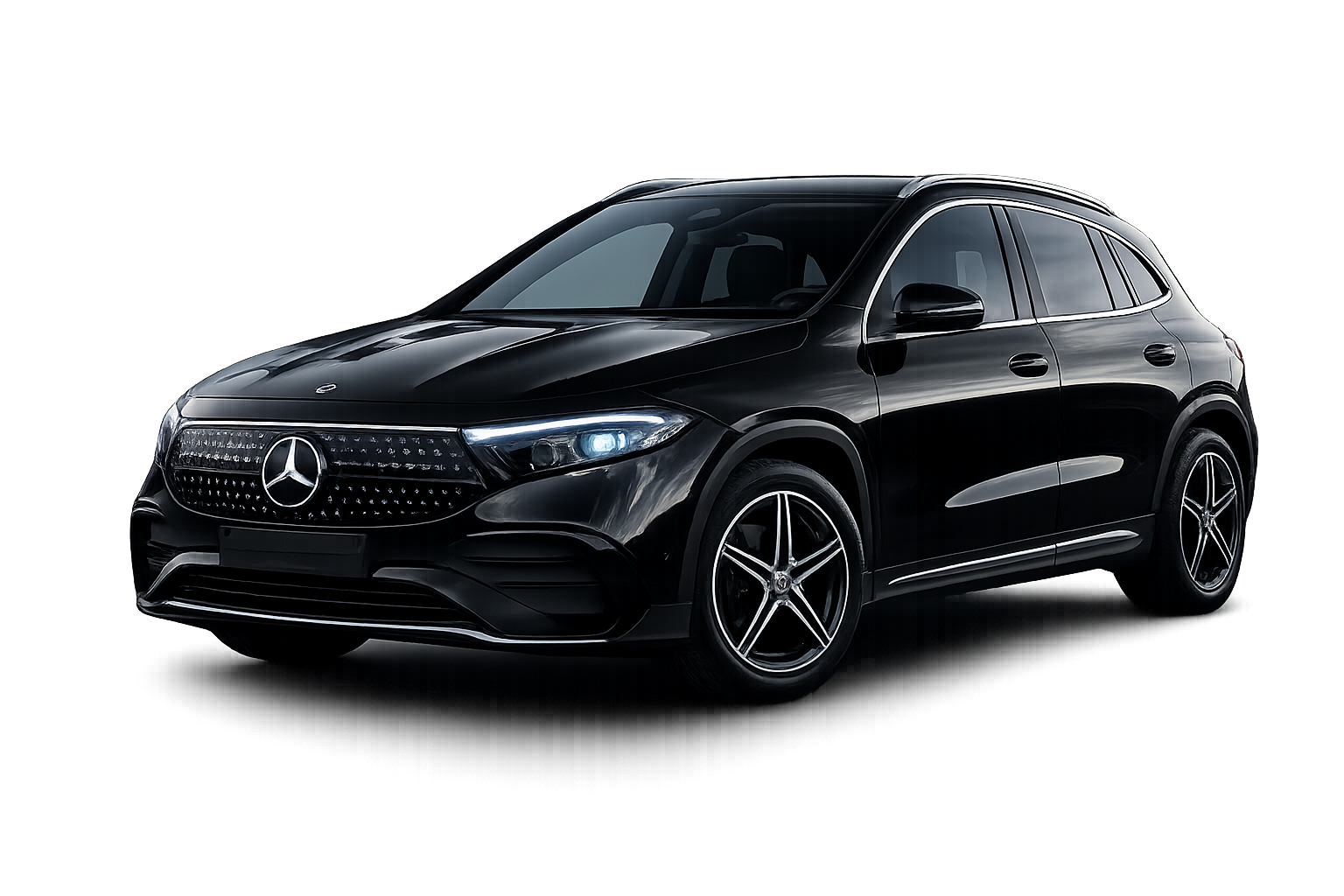 Auto Mercedes nera elegante con fari accesi, sfondo scuro e riflessi di luci.