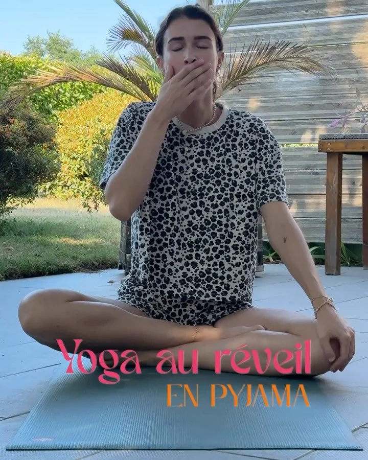 Yoga au saut du lit, avec la t&ecirc;te du r&eacute;veil et encore en pyjama.
Parfois il n&rsquo;y a pas besoin de prendre 1h pour pratiquer. D&eacute;roule ton tapis et d&eacute;lie le corps engourdi au r&eacute;veil !

Enregistre le post pour le re