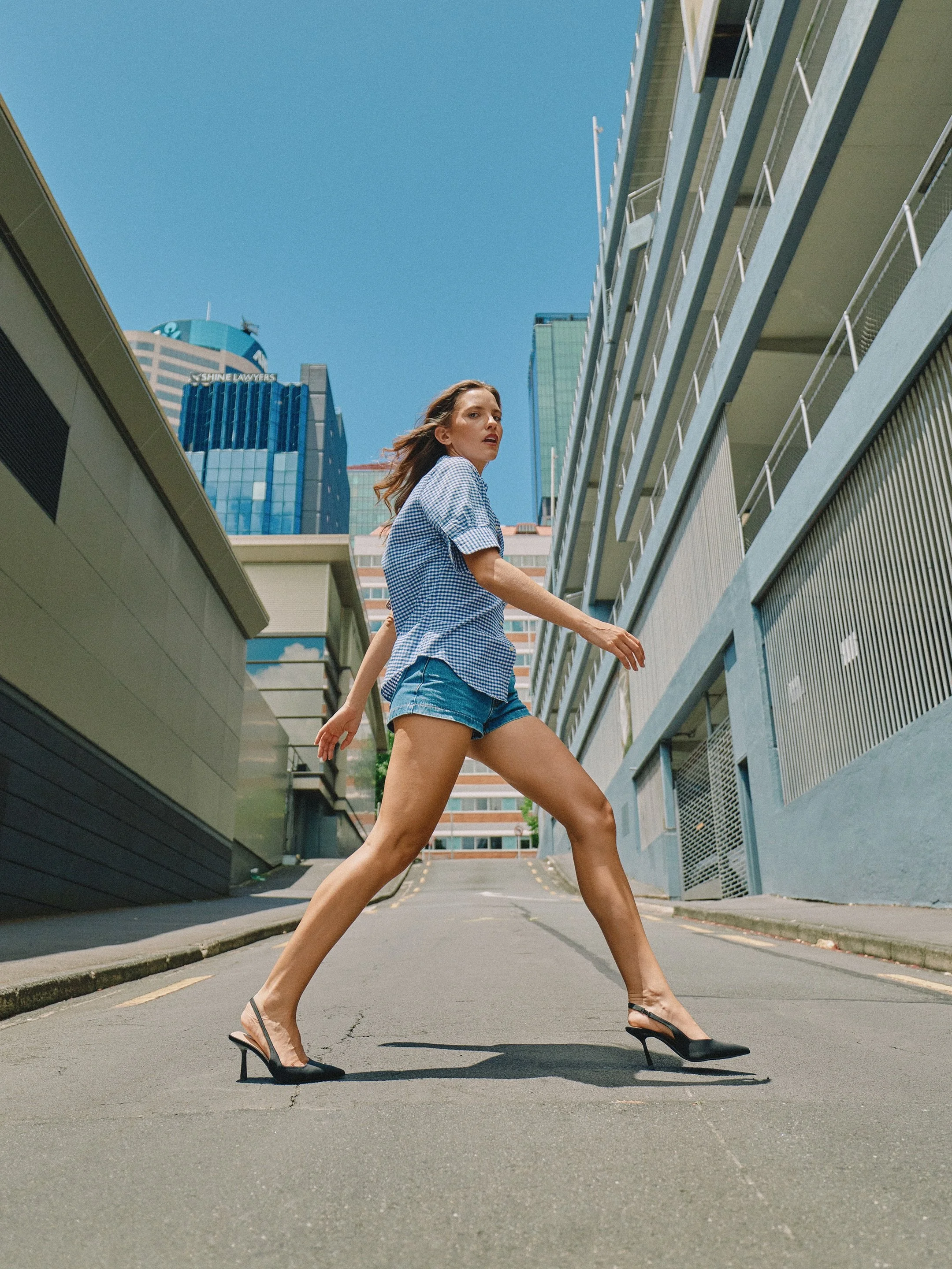Hot weather got you struttin&rsquo; out.

@georgiavossen of @62management