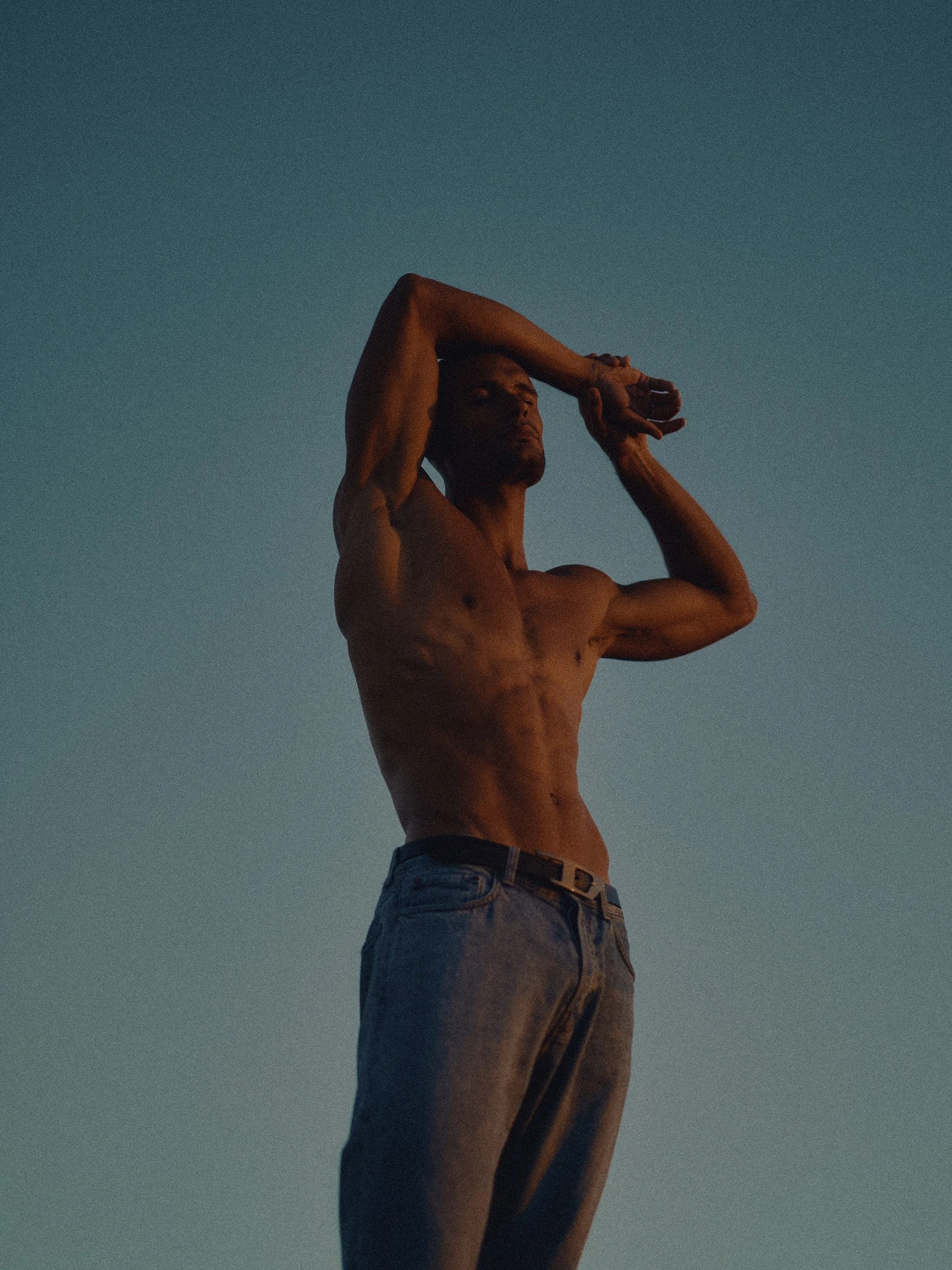 Feeling the warmth.

@itsdannywilliams of @twomanagement