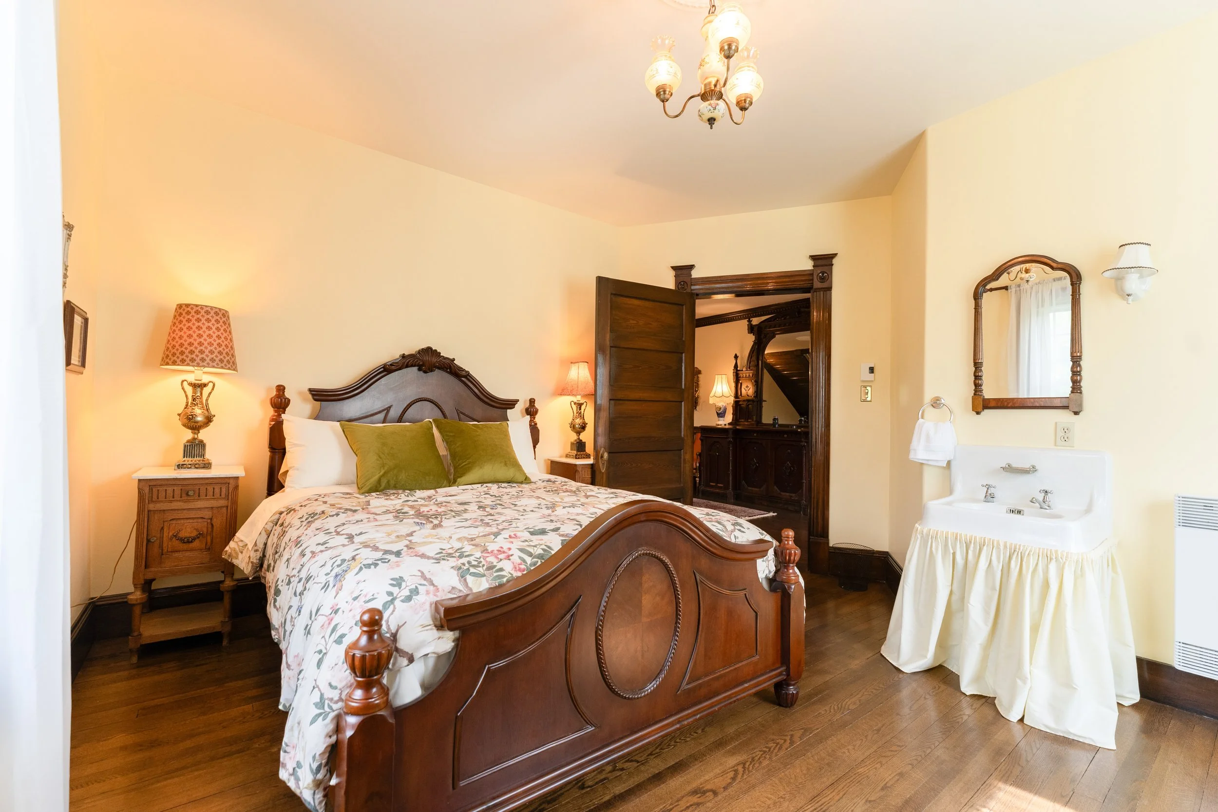 2026-06-22_ManoirFitchBay_AirBnB(EXPOSURE+1)-52.jpg