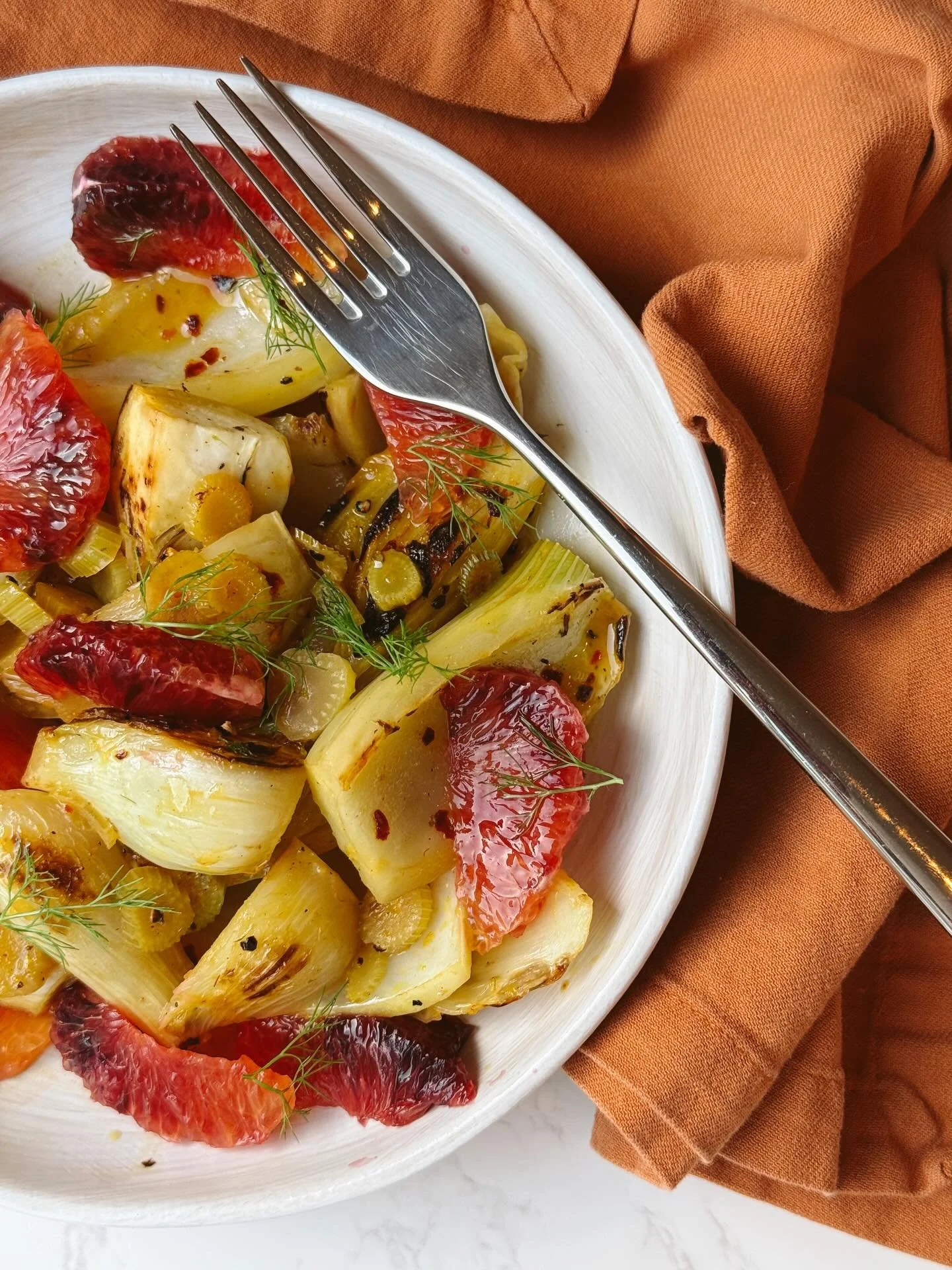 Roasted Fennel with Orange &amp; Crushed Red Pepper Flakes (Gjlena Cookbook Recipe)

Ingredients:
2 fennel bullbs
2 blood or cara cara oranges, supreme 
&frac14; cup olive oil
Flaky sea salt
&frac12; cup fresh orange juice
&frac14;  cup white wine
&f