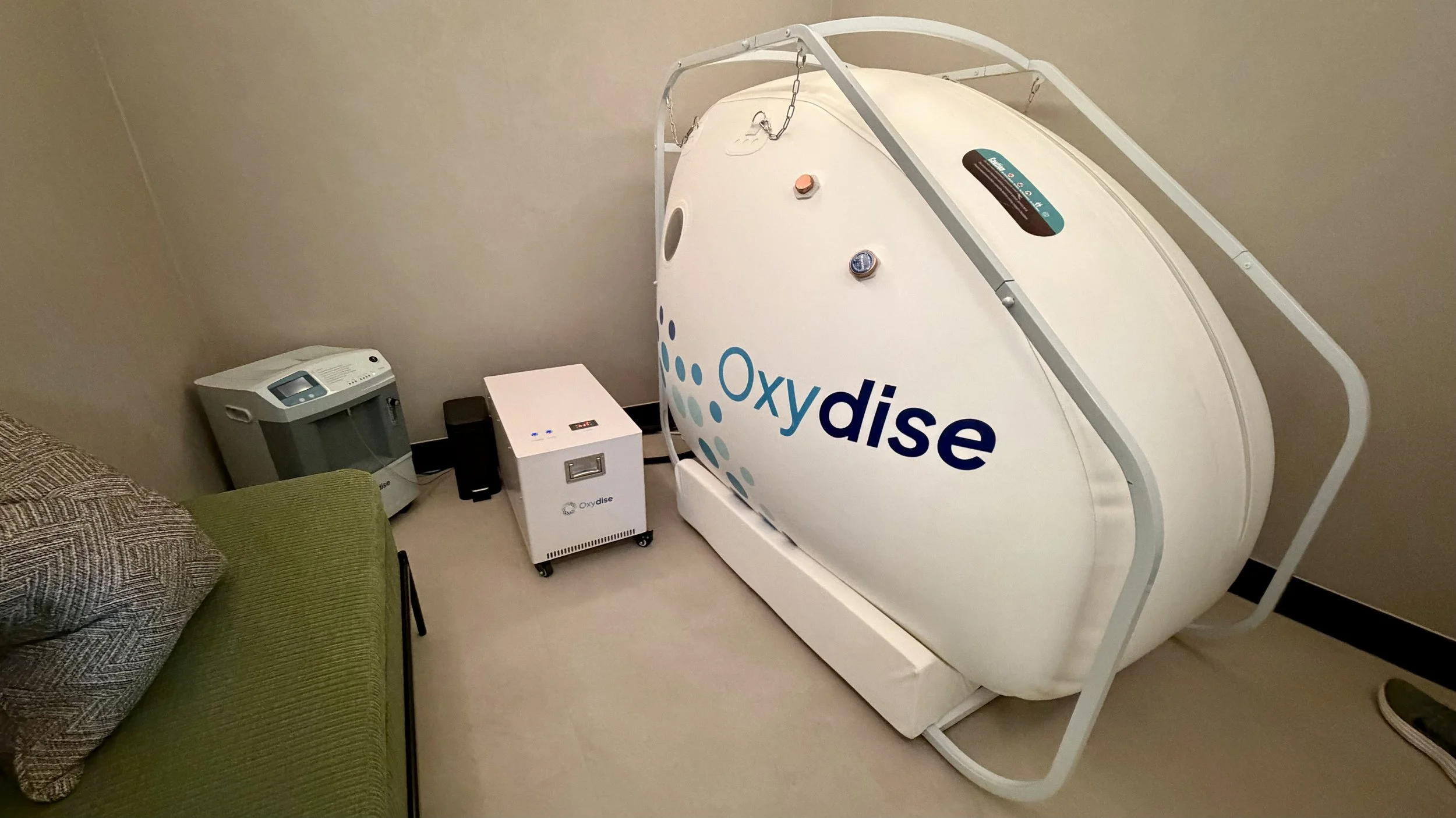 The Cold Room's Hyperbaric oxygen therapy (HBOT) chamber in a private treatment room. Breathe in 97% pure oxygen in the pressurised chamber to enhance oxygen absorption, increasing cellular recovery from training and injuries.