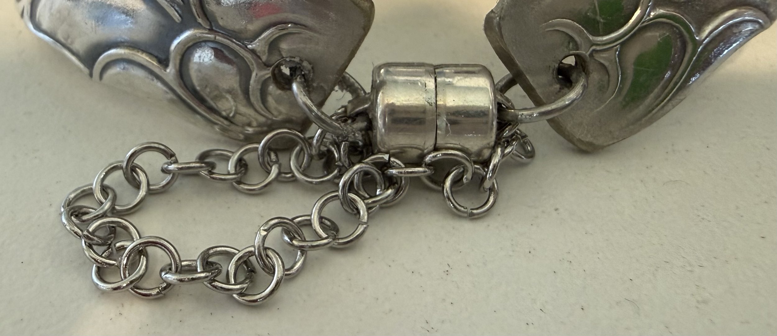 Magnetic Clasp & safety chain