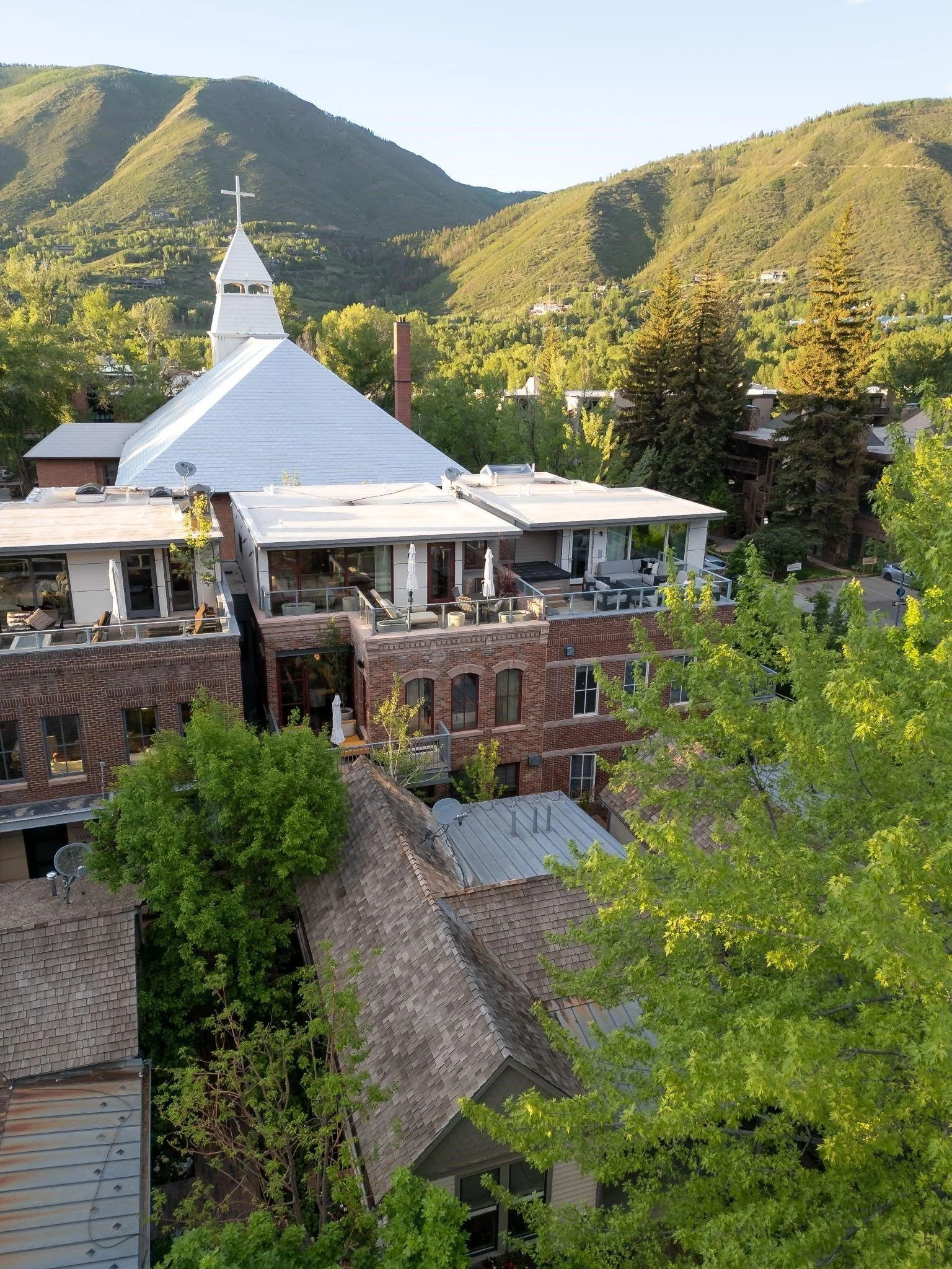 imgi_28_Aspen-luxury-homes-3.jpg