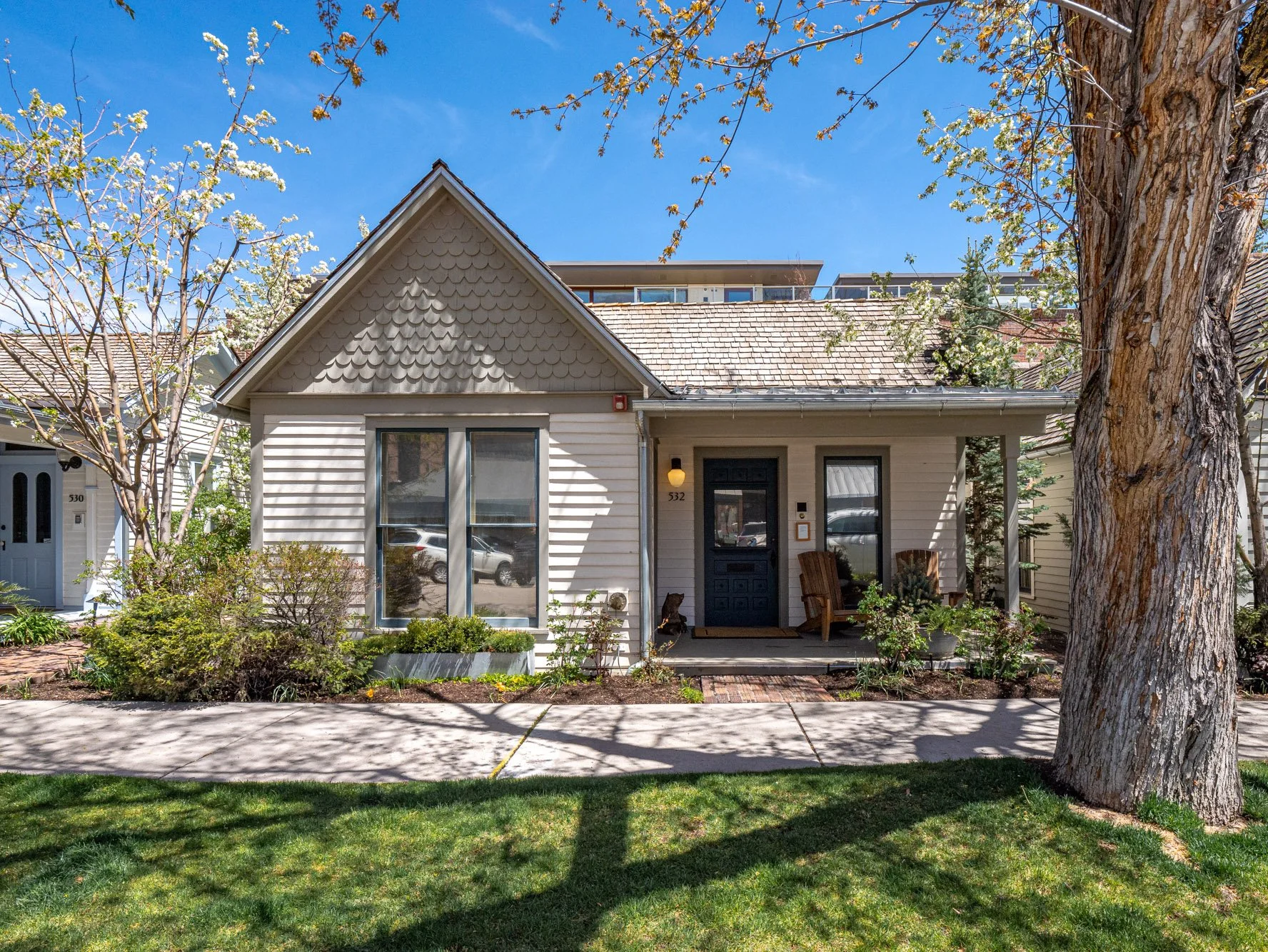 532 E Hopkins A&amp;B