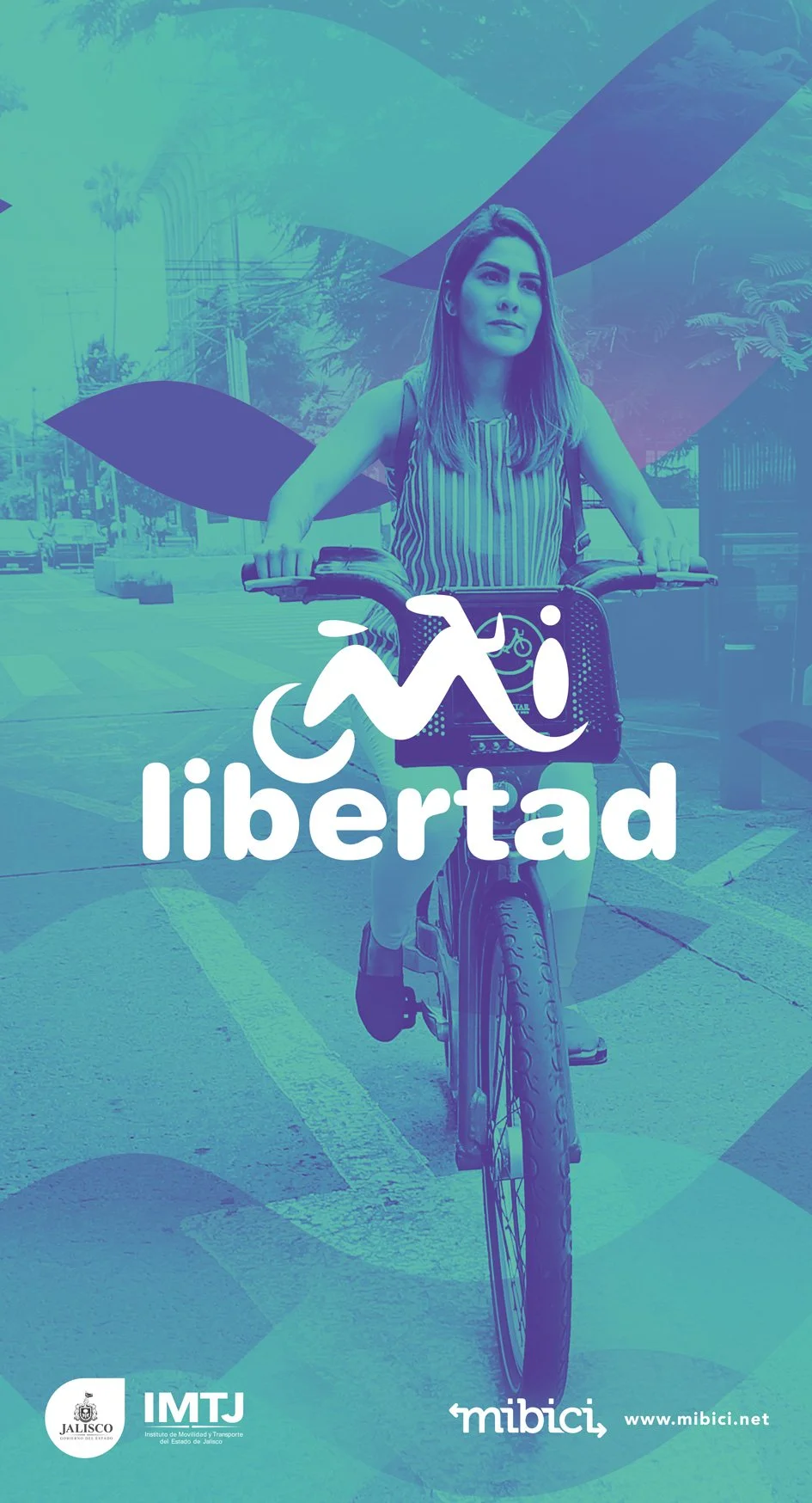 Imagen de campaña de Mi Bici. Mujer en bici en un ambiente urbano