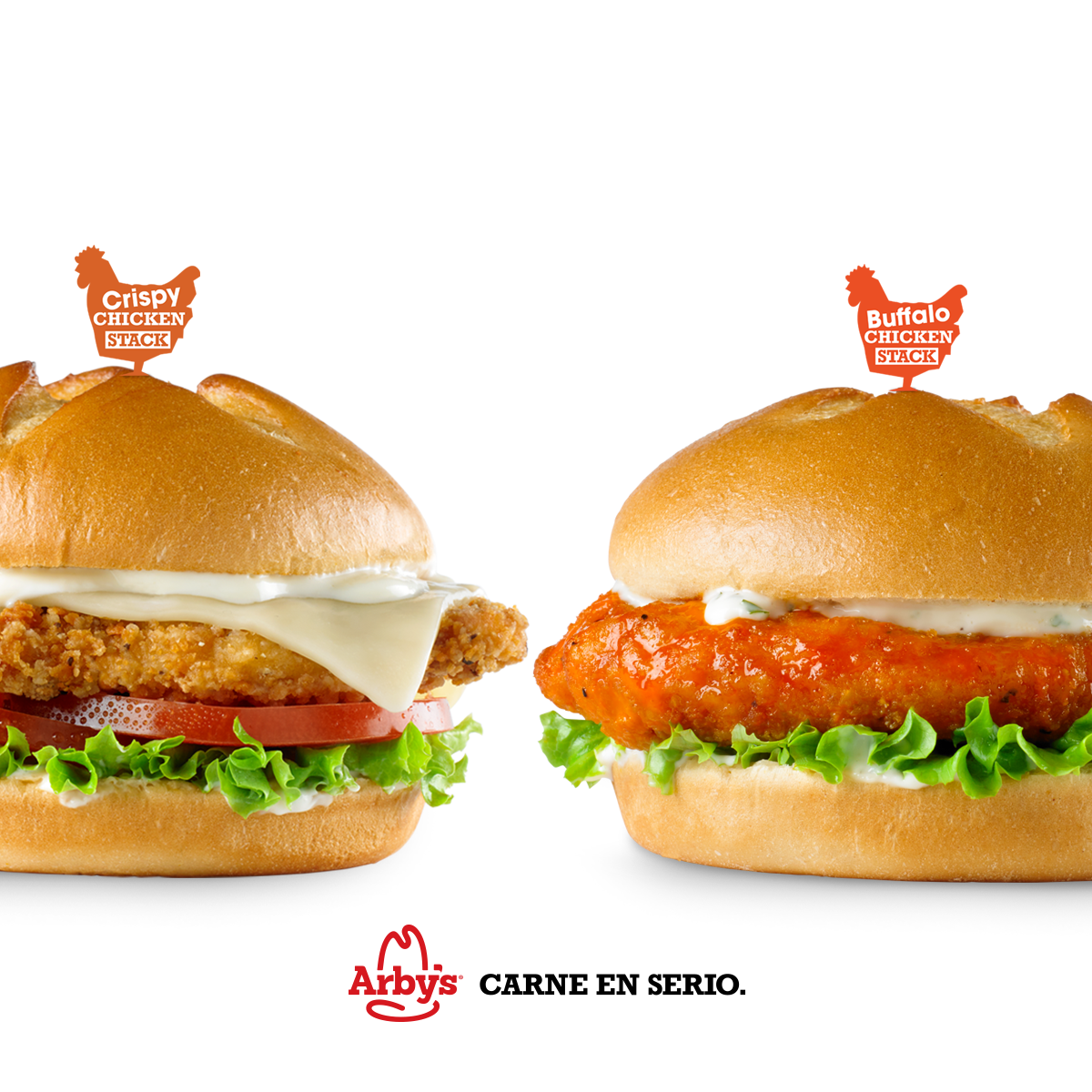 Close up de dos hamburguesas de pollo