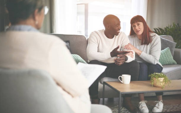 What to Discuss in Premarital Therapy Before Combining Finances 
