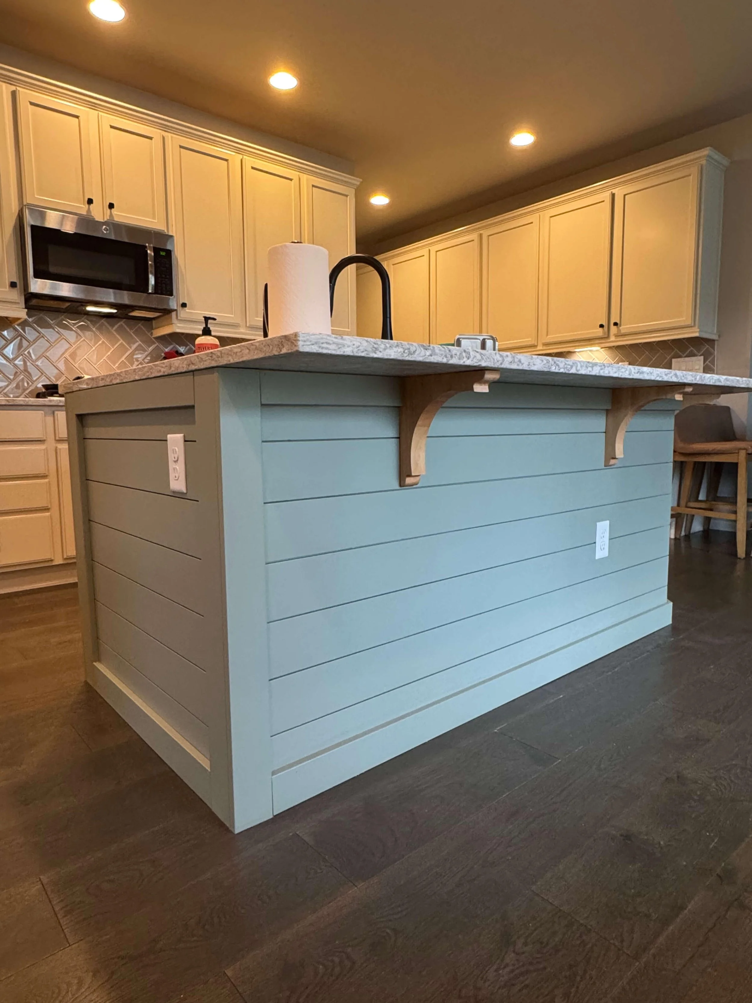 kitchenisland.jpg