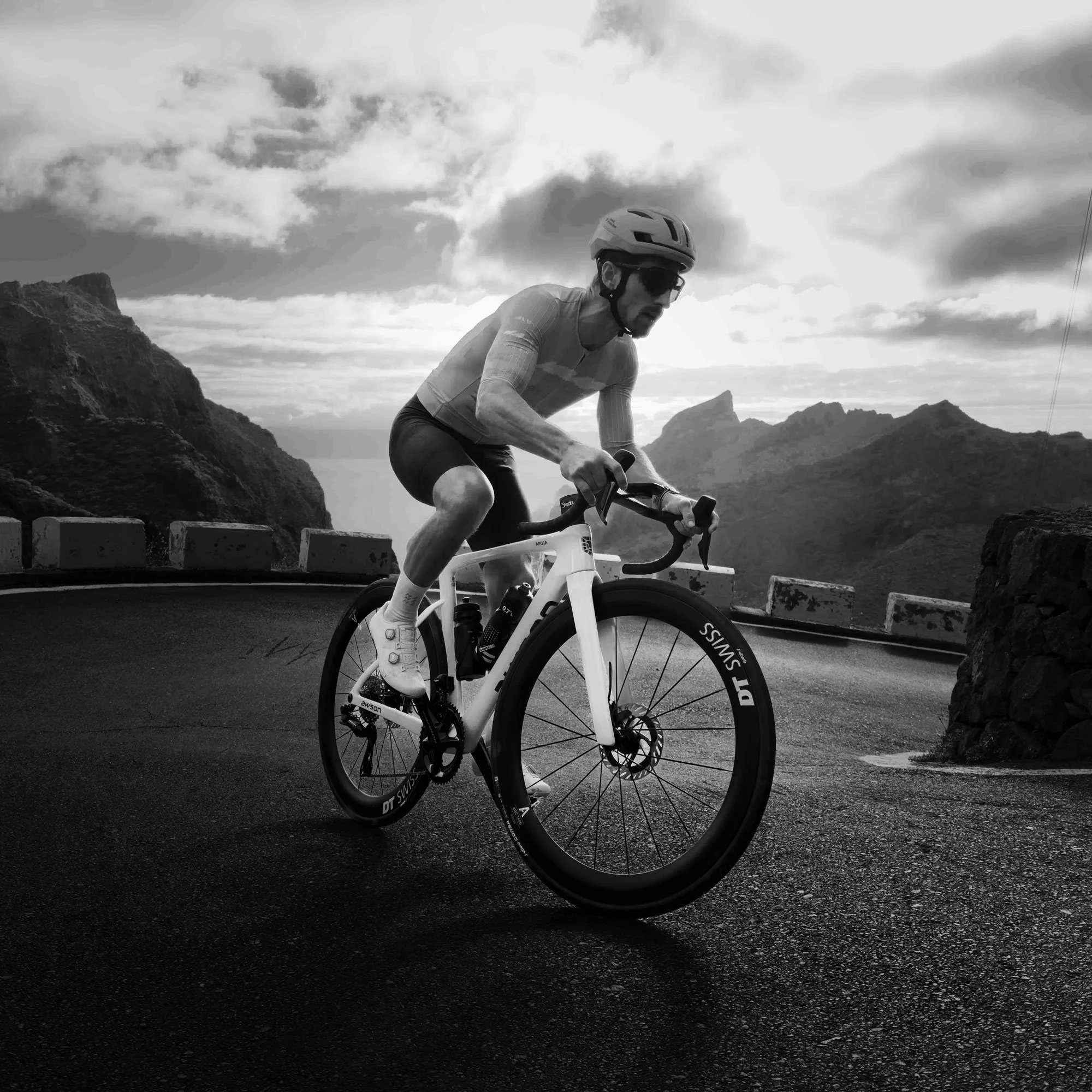 Tenerife roads. Swiss precision. The perfect match.

Meet the new Awson Arosa. Test rides available in Zurich.

@awson_bicycles @dtswiss @shimanoswitzerland

#RoadBike
#RoadCycling
#RideTenerife
#TenerifeCycling
#ZurichCycling
#SwissMade
#DTSwiss
#Sh