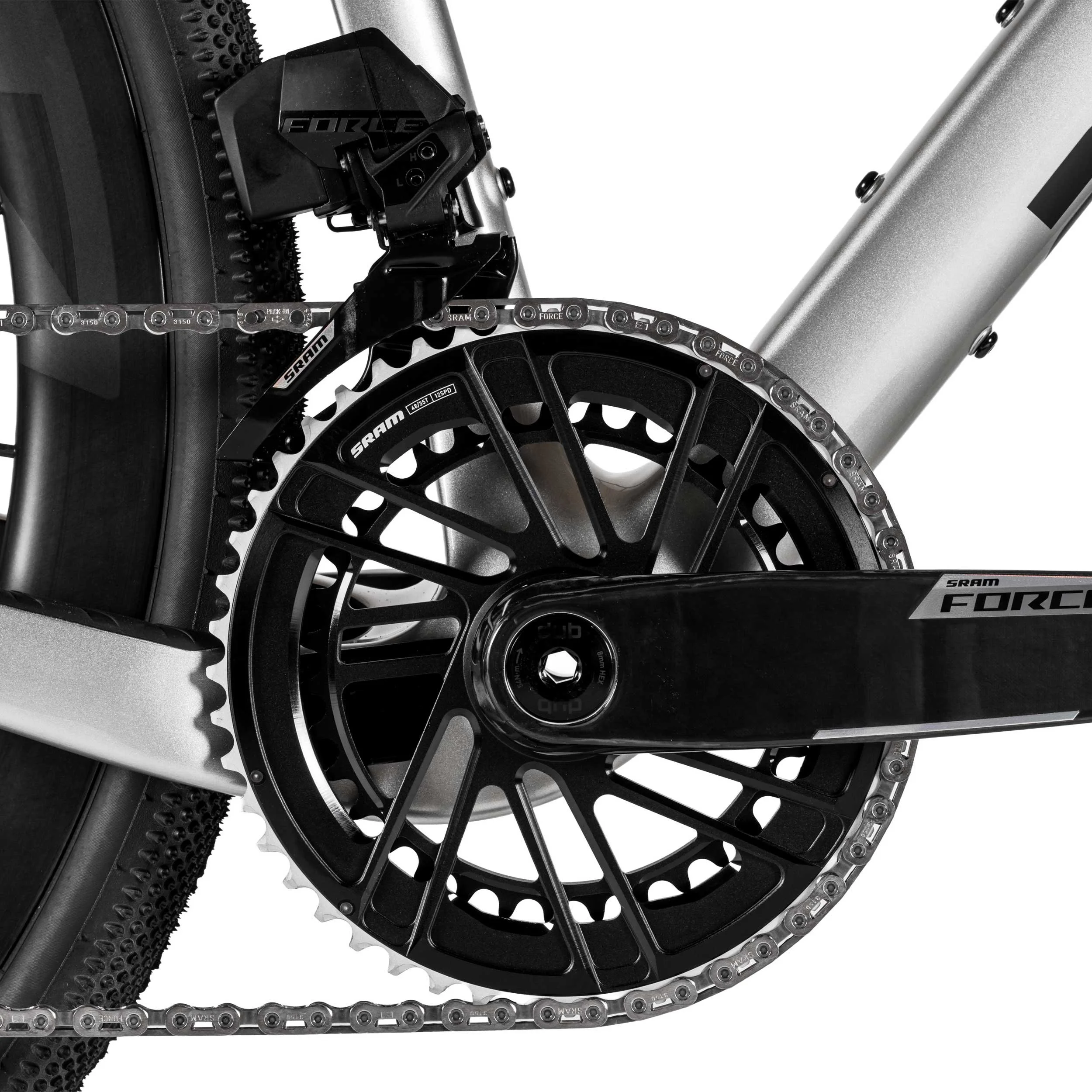 Nahaufnahme eines Fahrradmotors, Kettenblatts und Kette in Schwarz und Silber, detailreiche Ansicht
