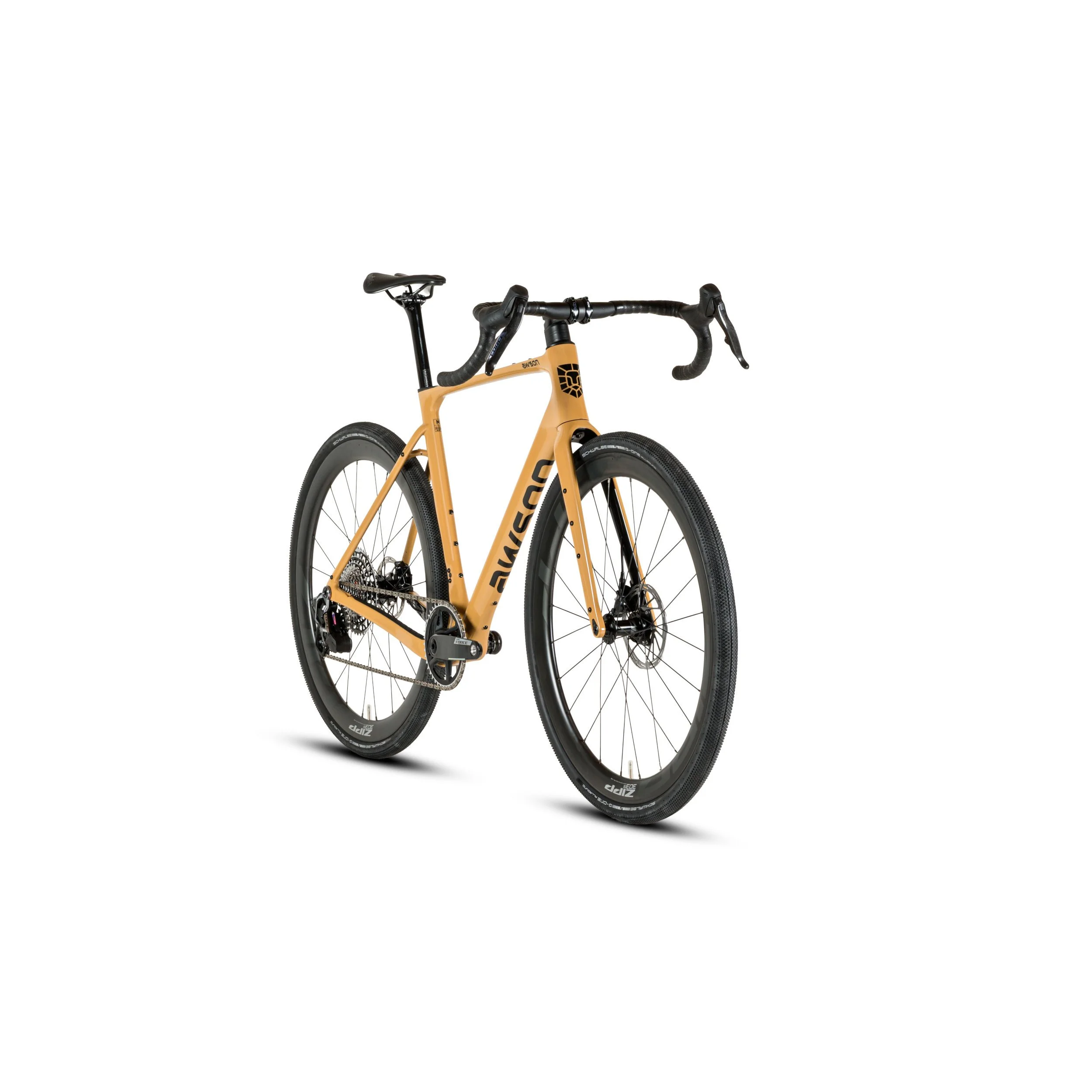 Ein gelbes Rennrad mit schwarzen Reifen und einem schwarzen Lenker vor weißem Hintergrund.