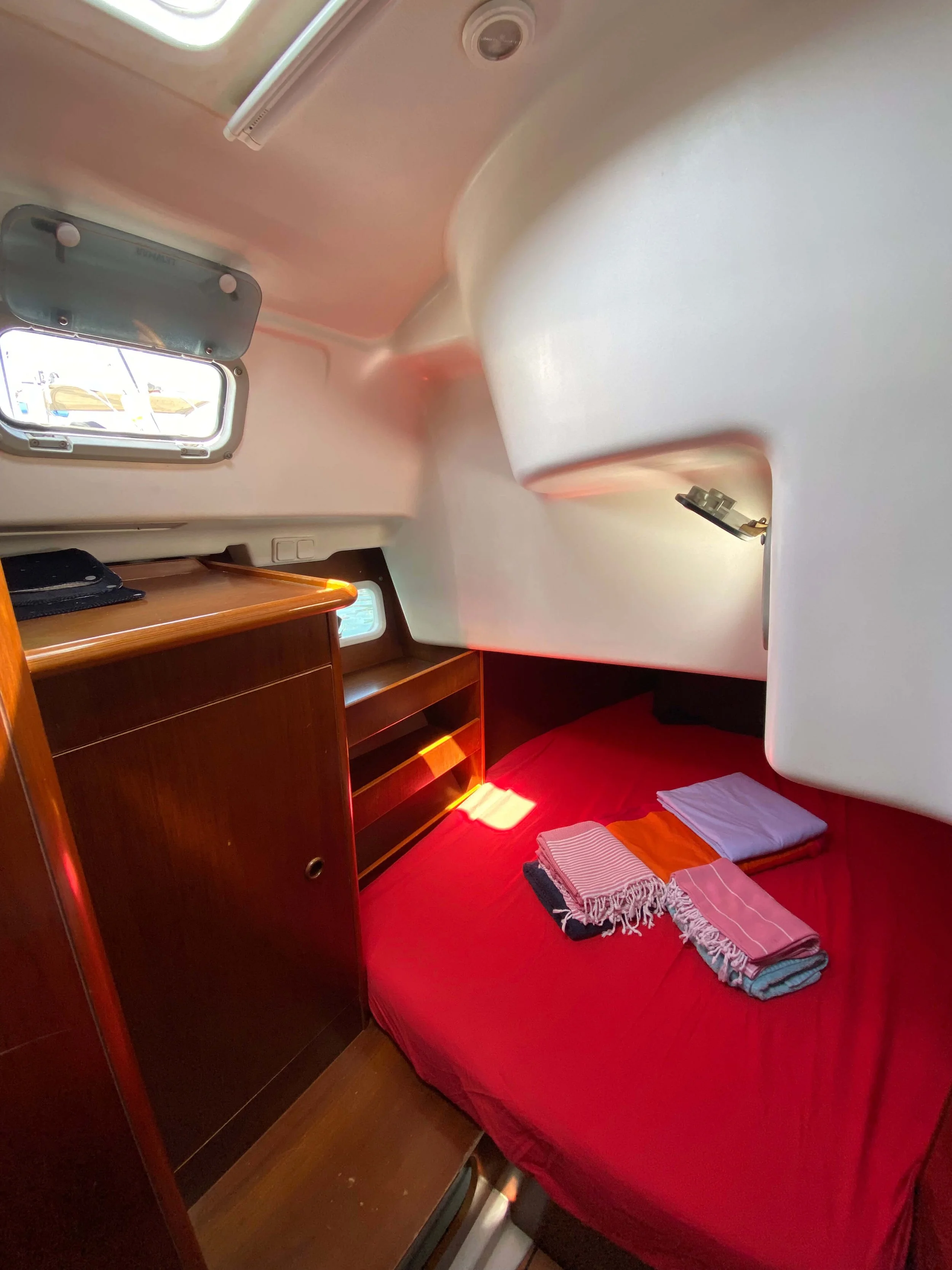 Cabin starboard.jpeg