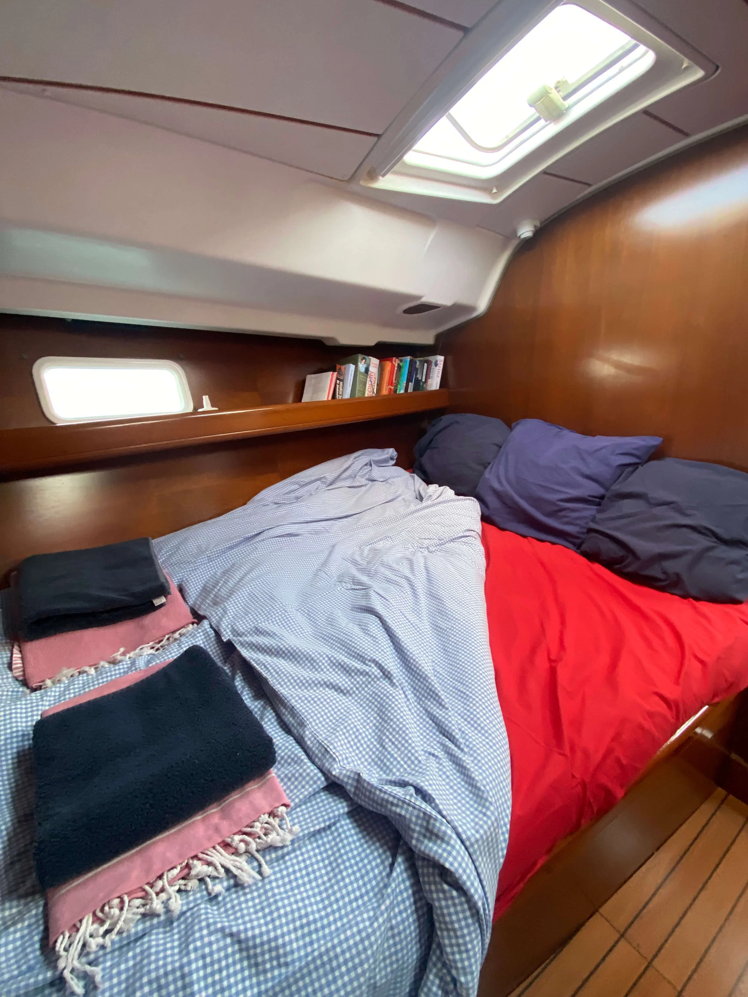 Main cabin bed.jpeg