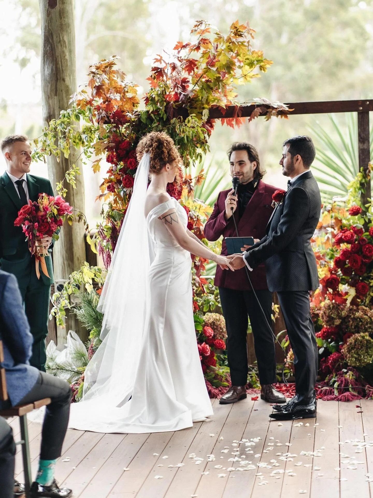 I cannot believe it has been a whole year! So many magical moments from this gorgeous ceremony, it was such an honour and pleasure to be a part of Jacob &amp; Em&rsquo;s special day 🥹

#wedding #marriage #weddingcelebrant #weddingphotography #recept