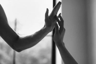 Pourquoi est-il si difficile de quitter une relation qui nous blesse ?