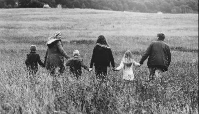 Comment nos modèles familiaux influencent-ils nos relations amoureuses ?