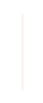 Un verre transparent rempli d'une boisson rouge, avec une paille blanche.