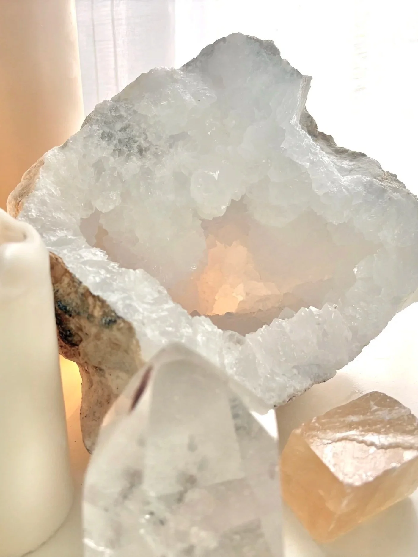 The Kindred Soul healing space is a calm, soothing cocoon where you can feel cosy and safe to relax and receive. 