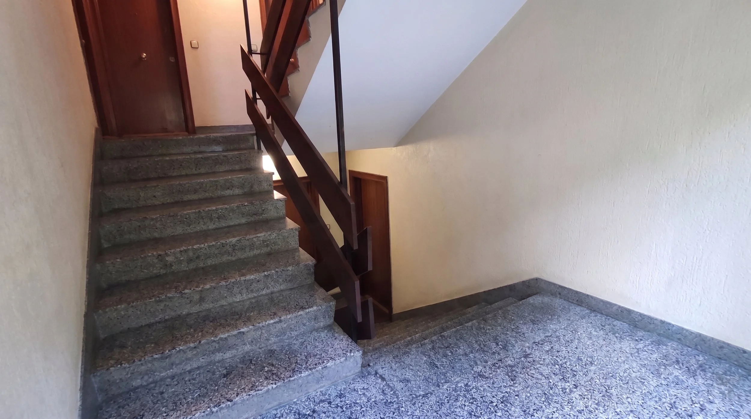 El problema invisible de vivir en un edificio sin ascensor