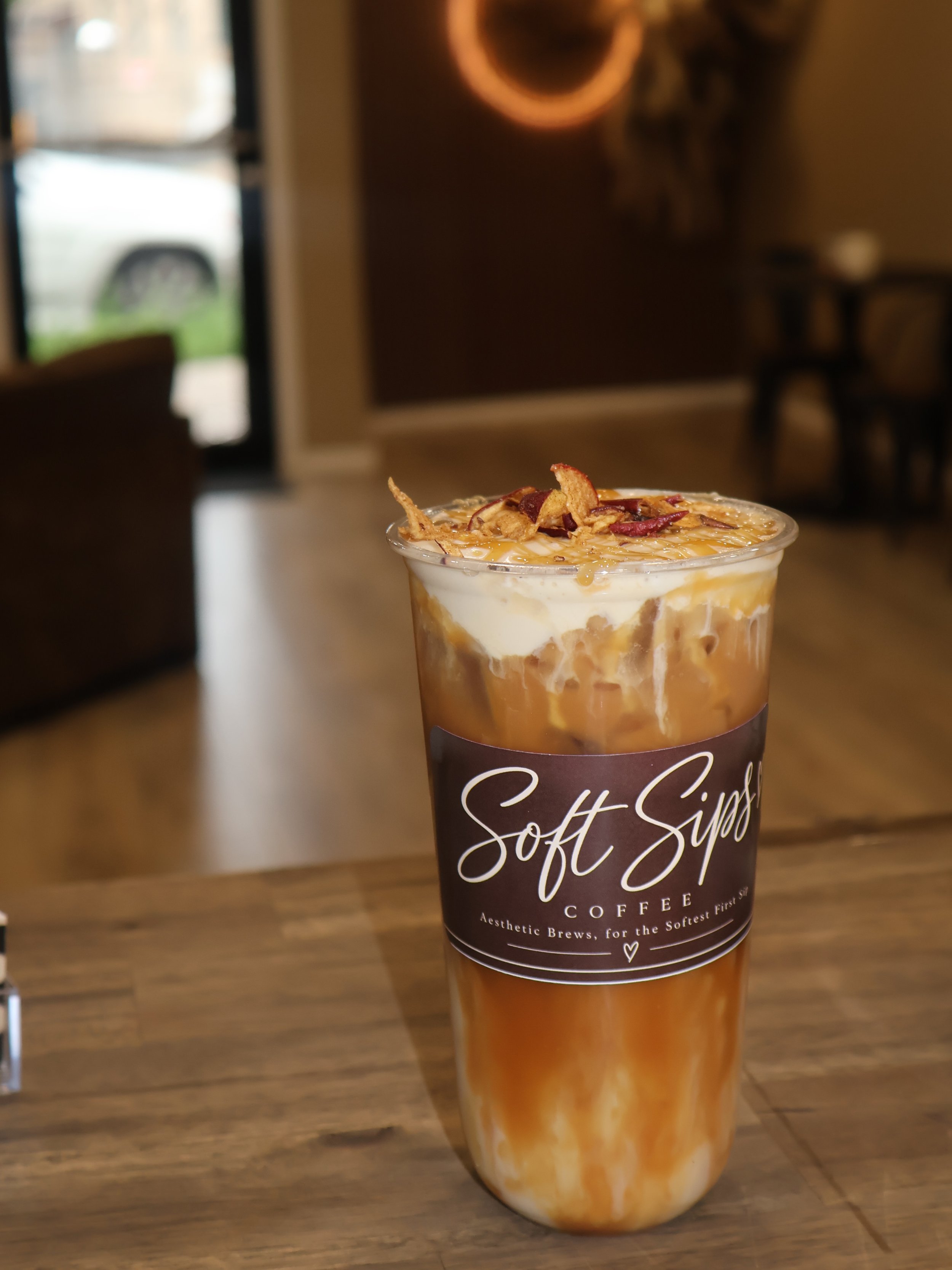 Coffee that tastes just as good as it looks? Count us in! 🤎🍂