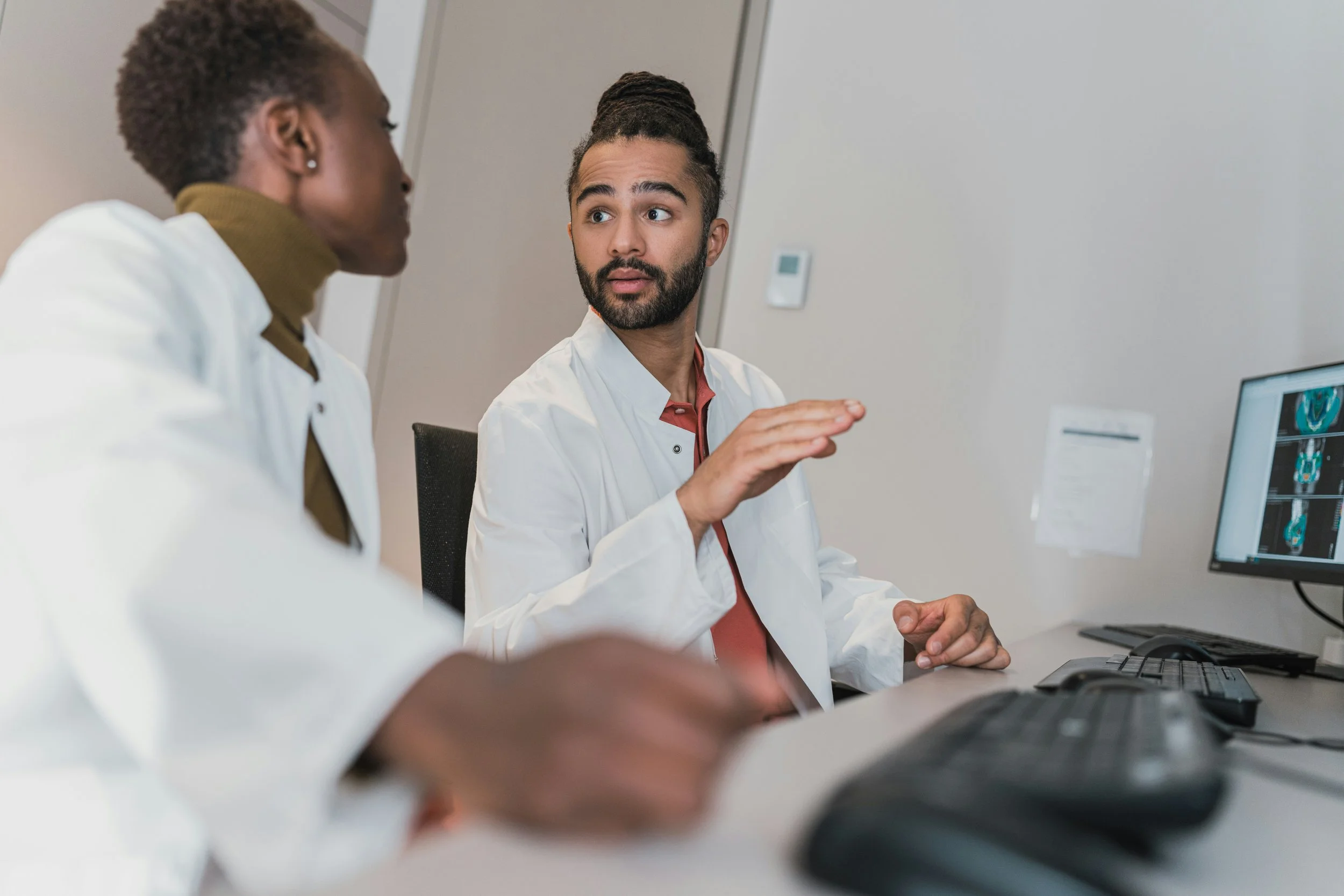 Deux médecins neuropsychologues
