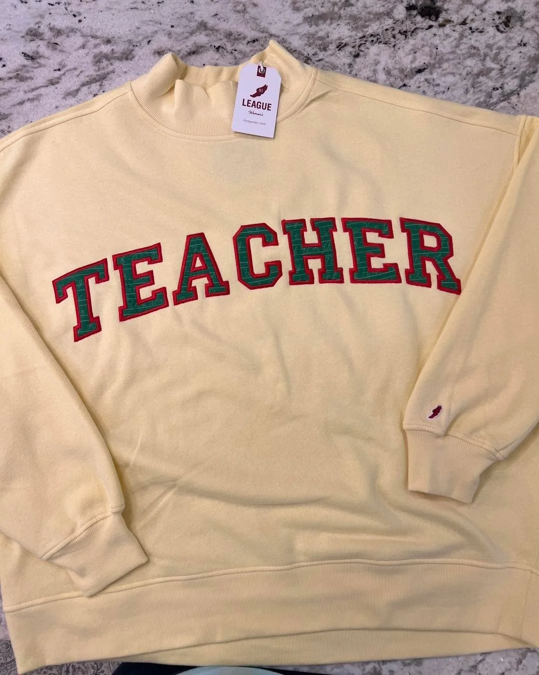 Cozy, cute, and made for educators! Treat your favorite teacher to this oversized mock neck sweatshirt. Tap the link in our bio to shop! ✨
#TeacherAppreciation #TeacherStyle #CozyVibes #GiftForTeacher #Style