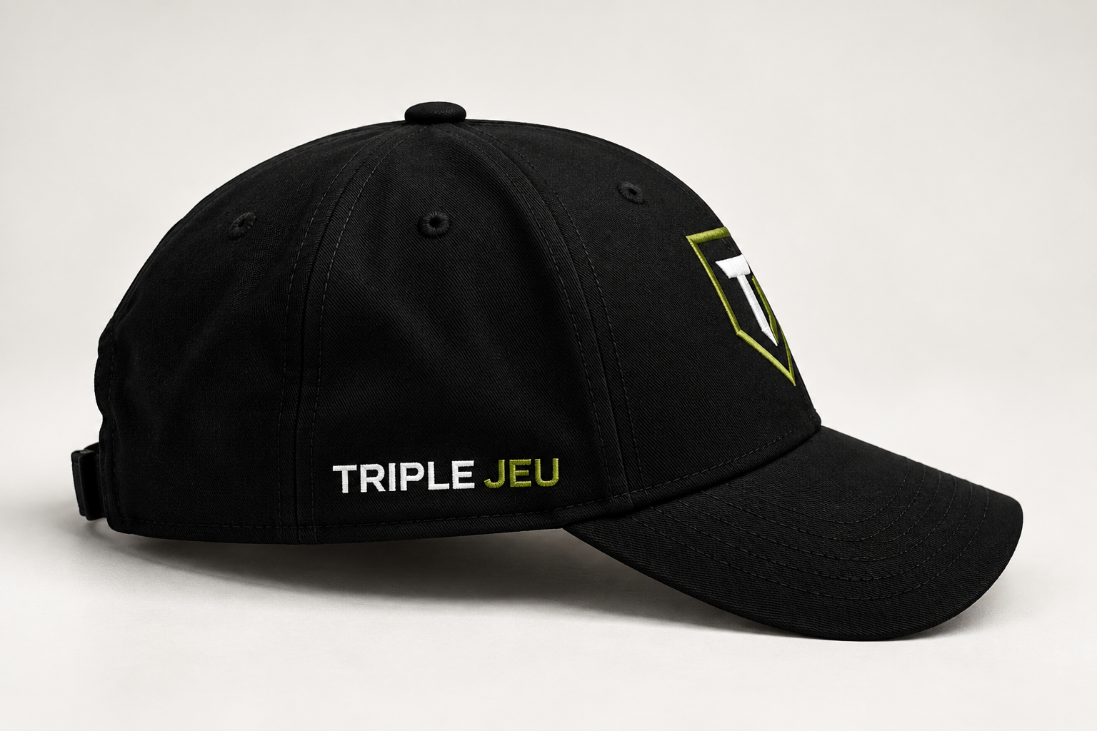 Casquette+noire+brod%C3%A9e+TRIPLE+JEU.png