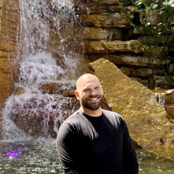 Owner of RelaxKC, offering inviting massages on site or in studio to individuals and organizations within the Kansas City metro.