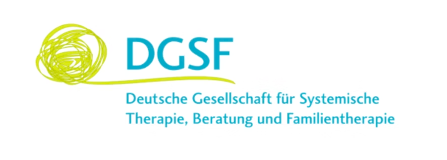 Logo der Deutschen Gesellschaft für Systemische Therapie, Beratung und Familientherapie (DGSF) mit einem stilisierten grünen Wirbel und blauer Schrift