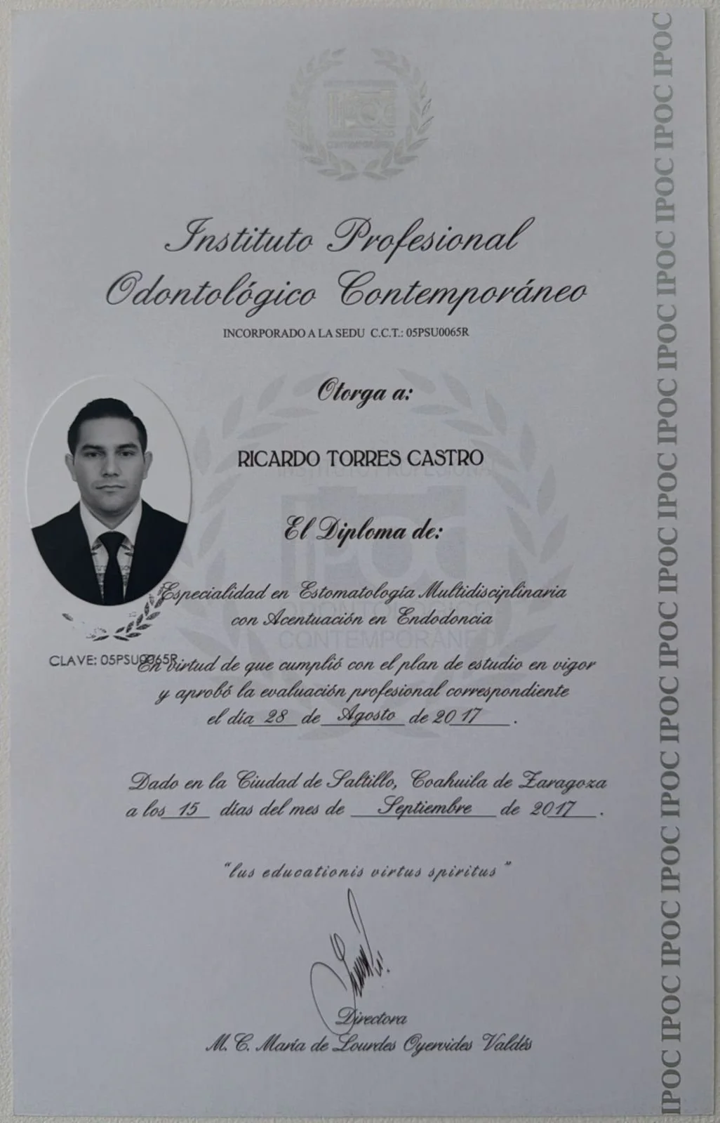 Diploma de Especialidad en Estomatología Multidisciplinaria con Acentuación en Endodoncia del Dr. Ricardo Torres Castro.