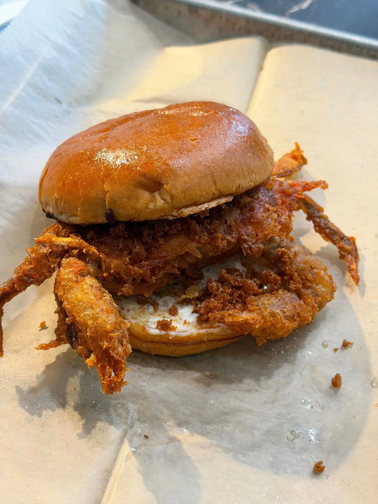 Calling all softshell lovers! We have giant whaler soft shell crabs this week- this is a great batch. Come by for a sandwich or grab some from the counter to take home. 🦀🦀