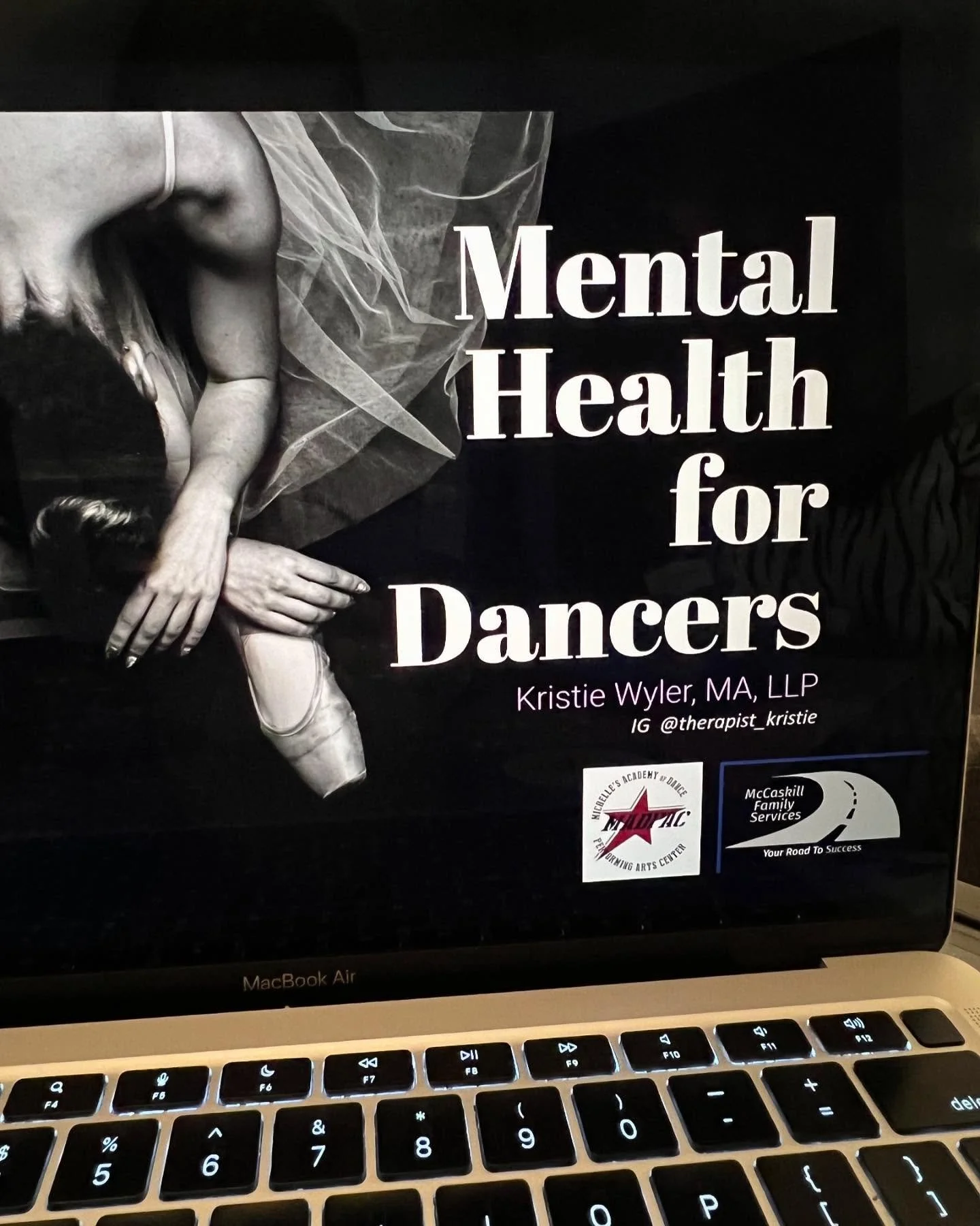 LOVED being with the @madpacdance dancers today to talk about mental health for dancers! As a former dance teacher and studio owner and current therapist, being able to mix my two worlds is always a dream for me. Thanks for inviting me to your intens