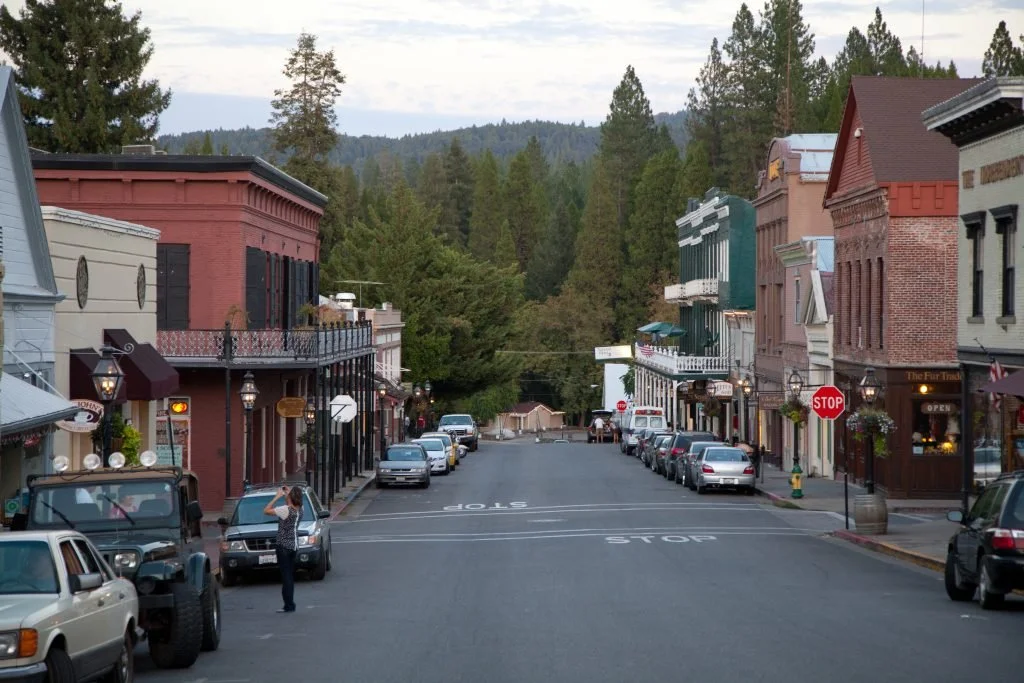 Nevada City, CA, providing mobile advanced wound care, ostomy care, caregiver education, treatment of diabetic foot ulcers, multi-layer compression wraps, caregiver education and training, pressure ulcer prevention assessment, education and treatment