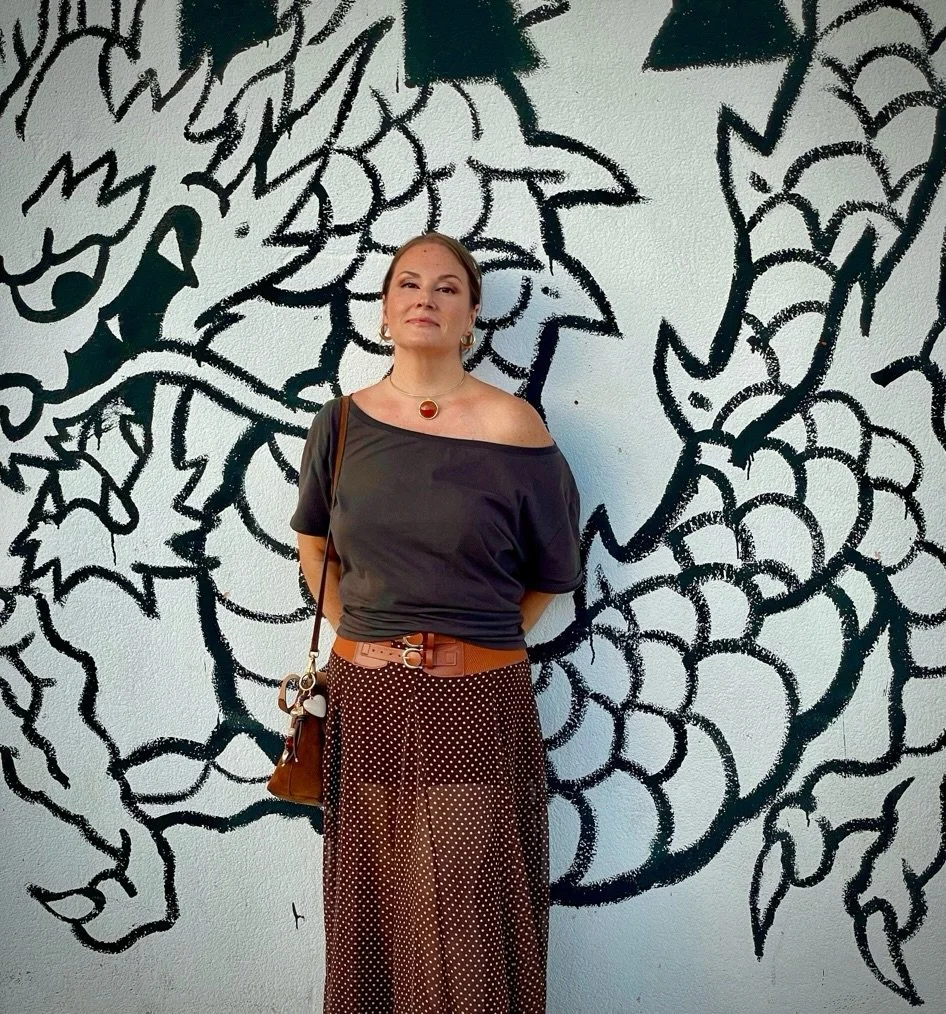 What if a single painting could make you pause&hellip; and feel something you didn&rsquo;t expect?

Hi, I&rsquo;m Celeste Luz &mdash; an oil painter based in sunny Spain. 🇪🇸

I create contemporary symbolic paintings inspired by light, silence, natu
