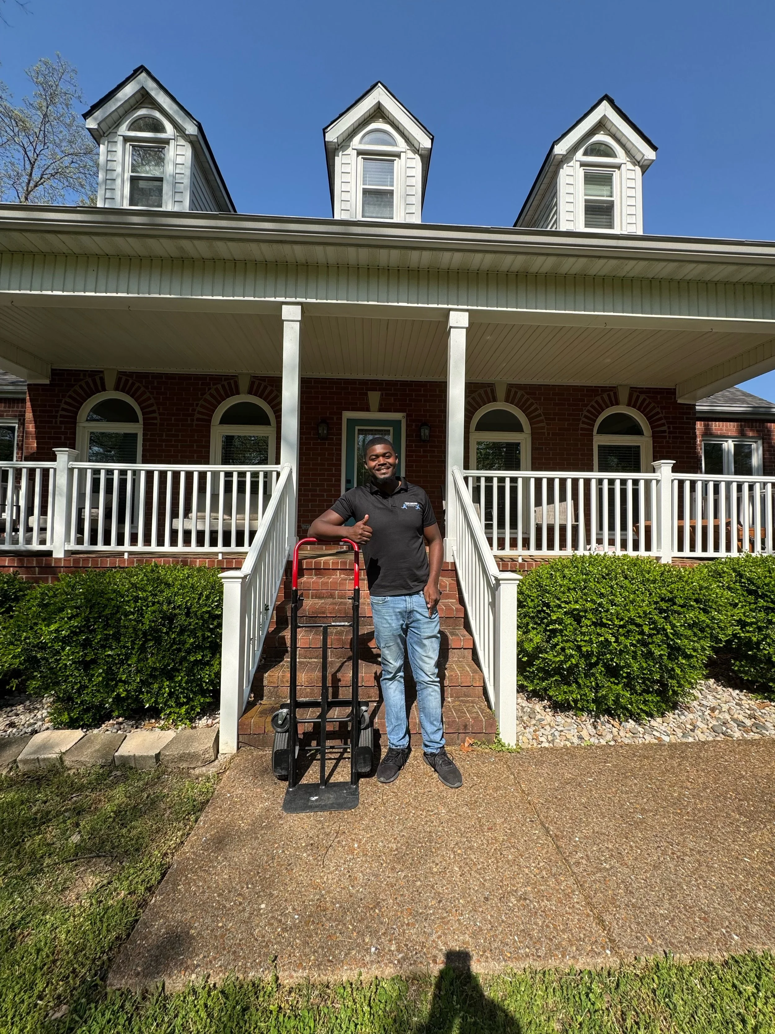 True Moving Professionals mover arriving for a job in Nashville, TN