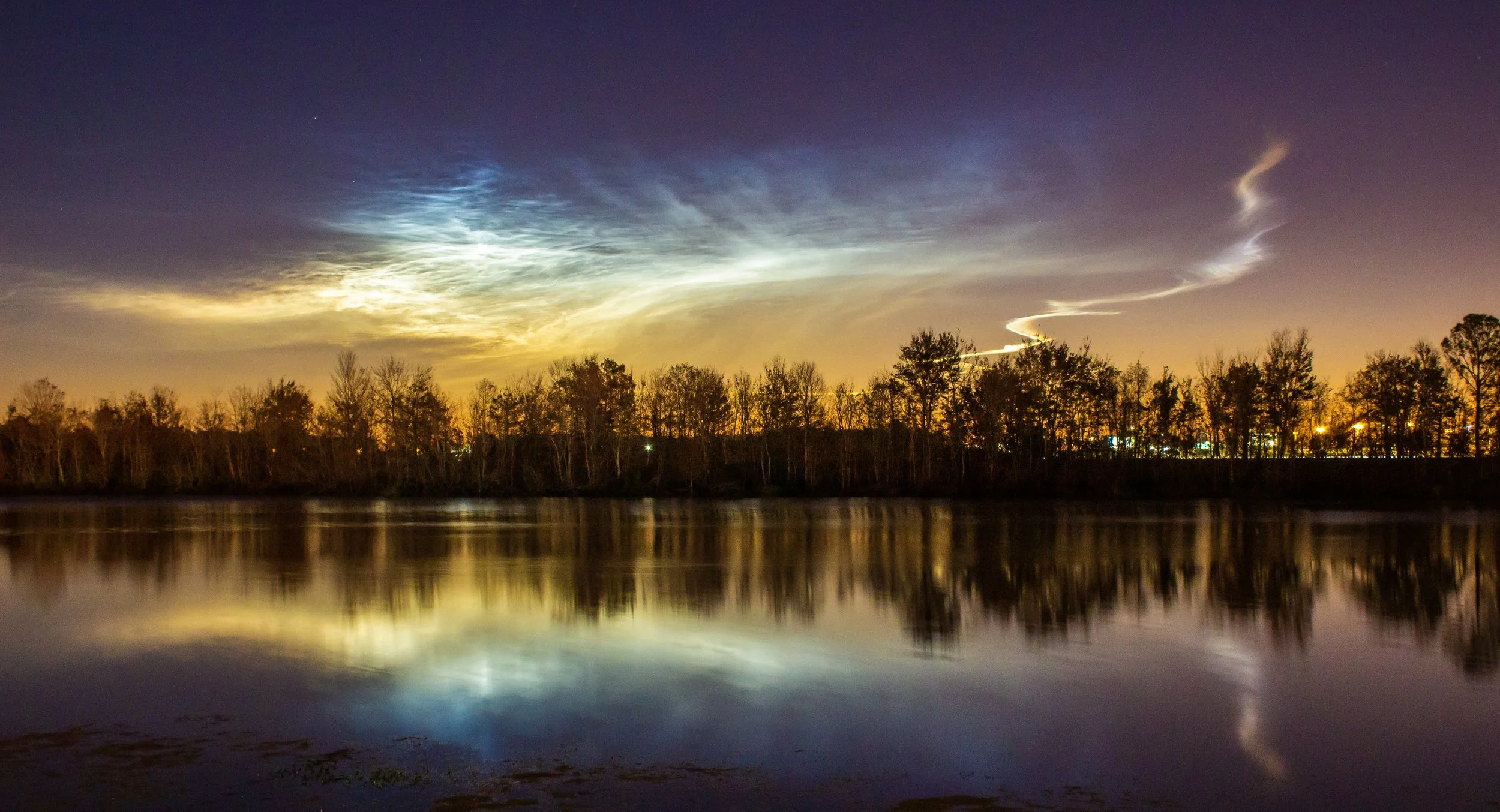 launch vapor trails.jpg
