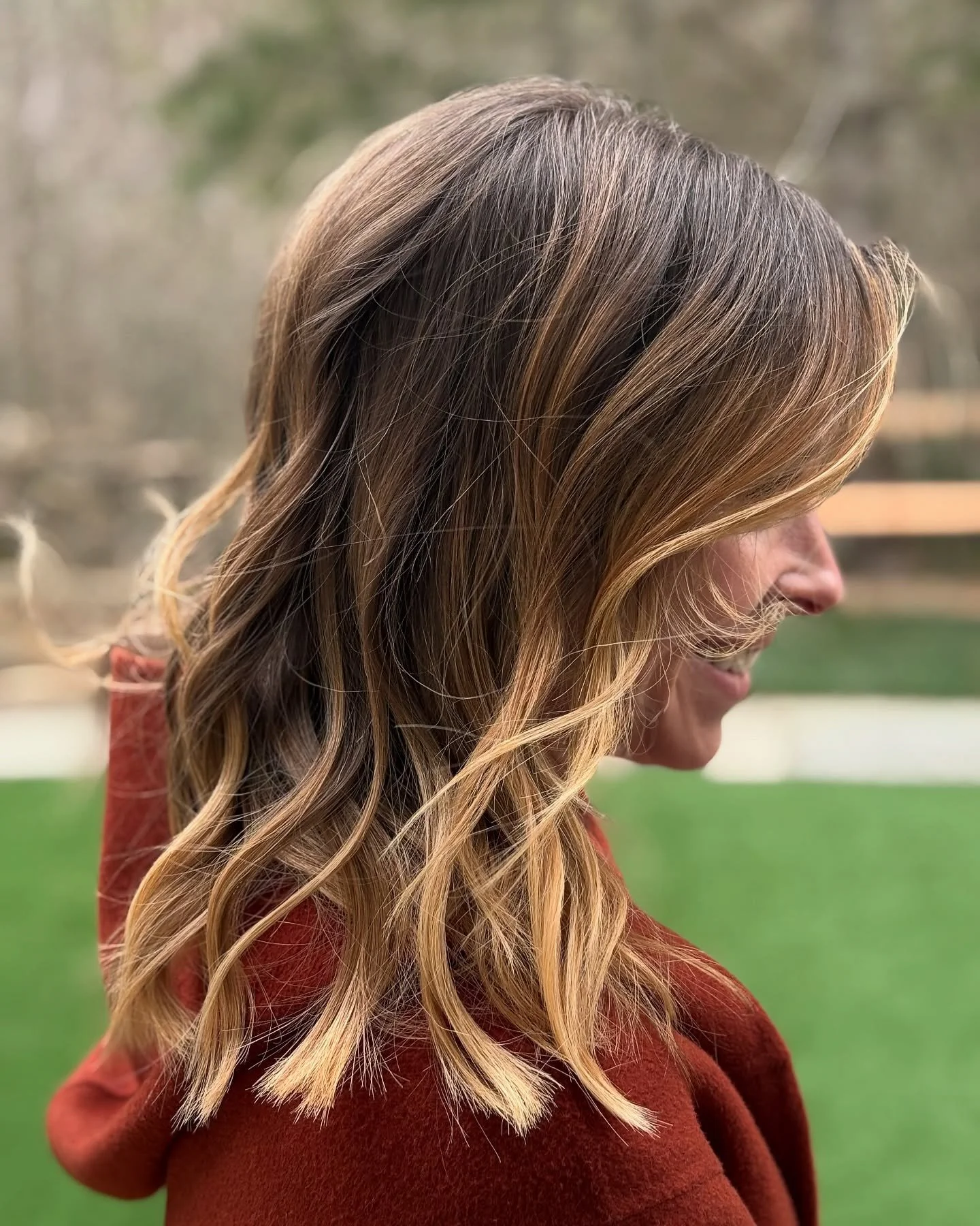 Bonnie&rsquo;s the type who looks polished and proper&mdash;but there&rsquo;s an edge under all that elegance. This warm, dimensional balayage fits her: clean, elevated, and just sharp enough to keep you in line.
She sent me these pics after her appo