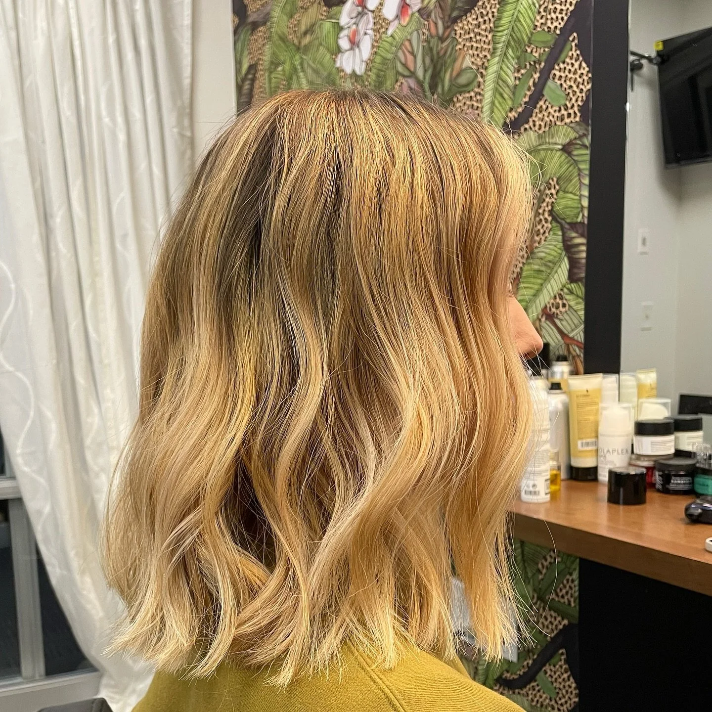 A soft blonde balayage for Greta&mdash;melting seamlessly from her natural base into sun-kissed, dimensional ends. Effortless, low-maintenance, and made to grow out beautifully.
Color by me at @bendicionsalon in Bellevue, Washington.#BalayageBlonde #