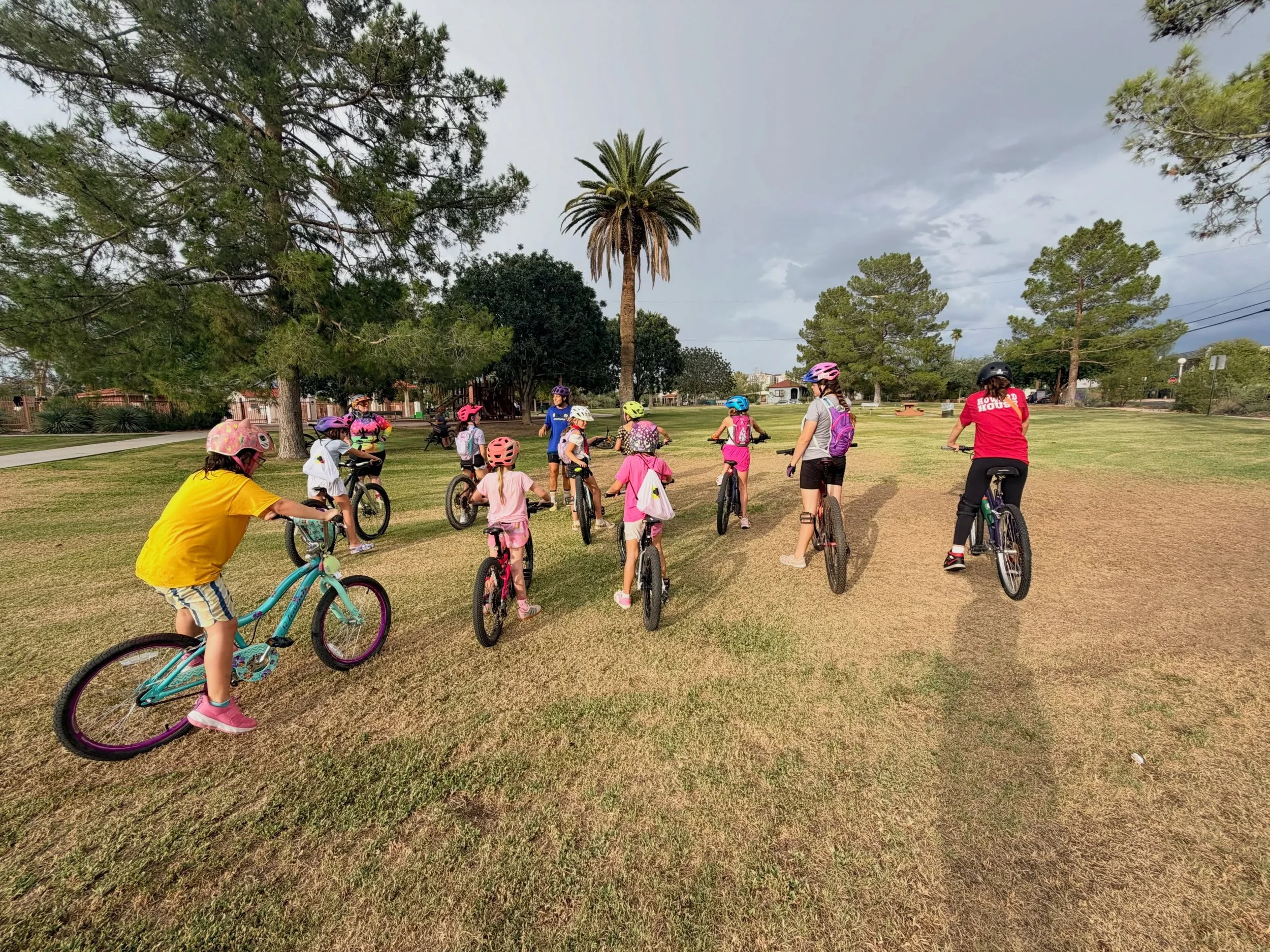 10 more #girlsatgrupo is a beautiful thing 💜💥💯

Thank you Coach @hannahluzz for taking the lead and @amandalovesmtb and @preeder for your support ☺️

Today was long in the making. We now OFFICIALLY have inclusive girls-centered programming at el G