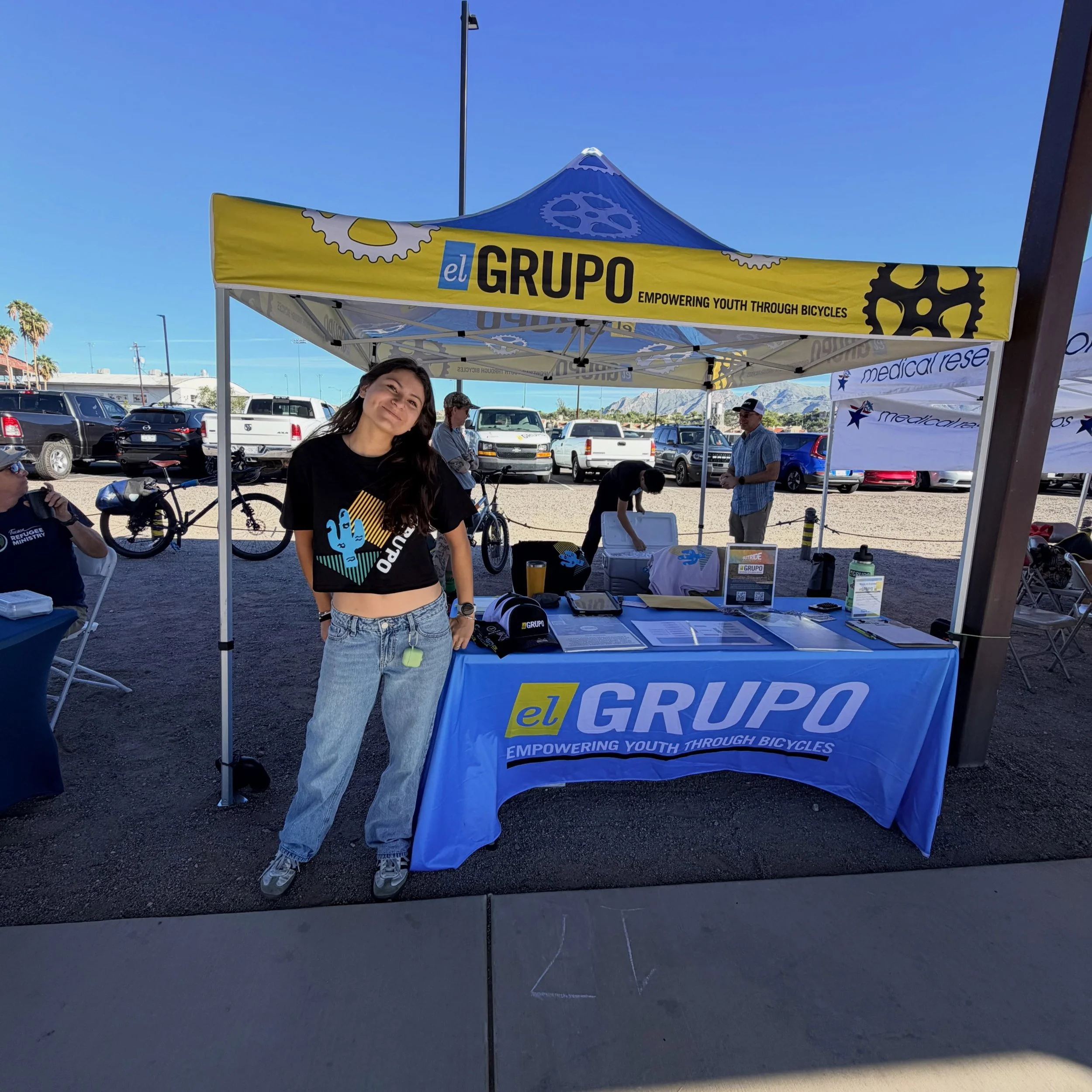 WHAT AN AMAZING MORNING! ⭐️👌🏼⭐️

@tourdetucson Loop de Loop success! 💥 and those freshy-fresh tees from @moondust.bike 💯😍💯 (don&rsquo;t worry, they will be up on our site soon!) 

Such a pleasure to see so many riders, donors, supporters and co