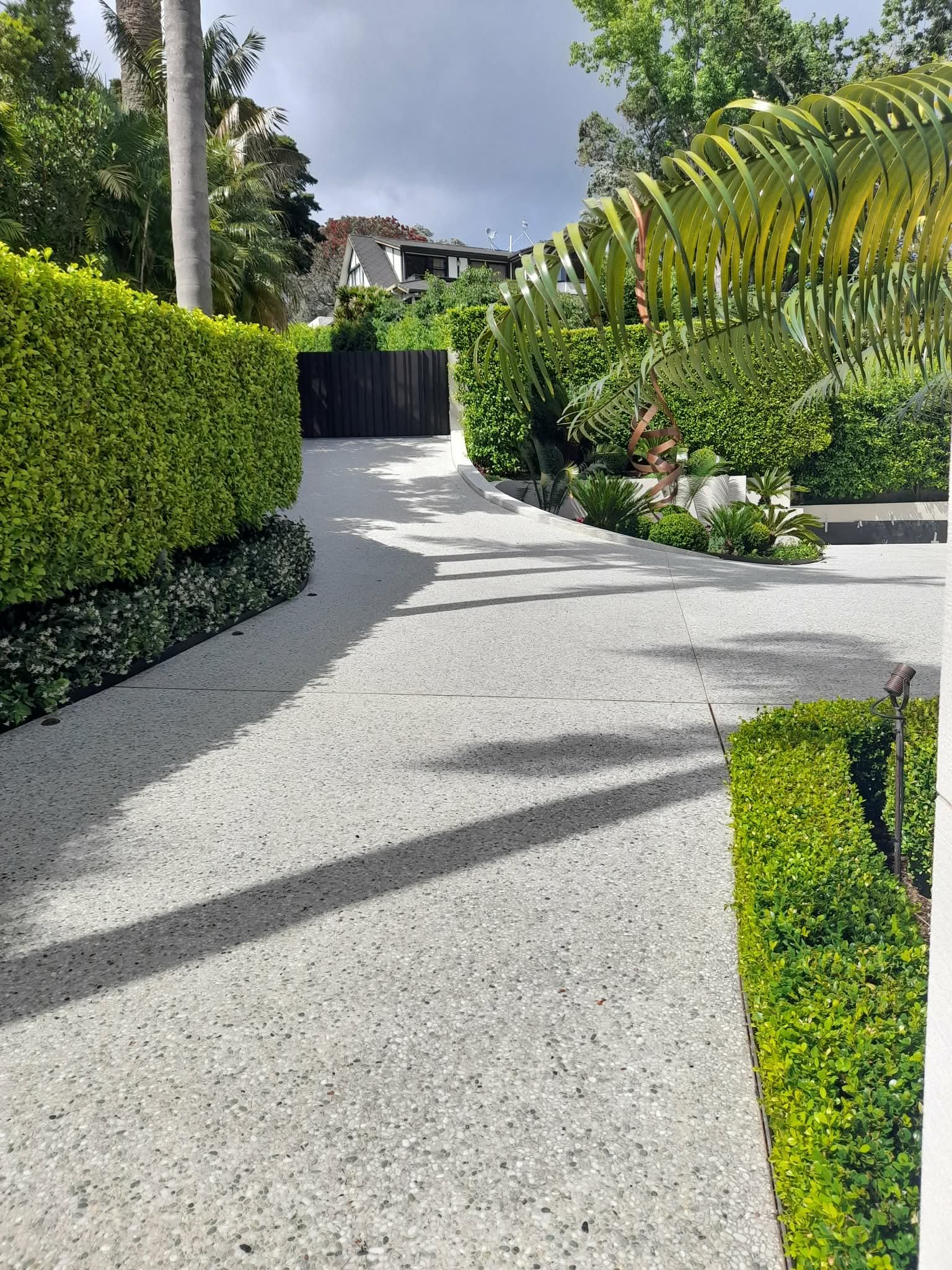 Specialist exposed aggregate concrete for driveways, pathways, patios, pool surrounds, courtyards and outdoor living areas, combining durability, natural stone finishes and lasting performance.