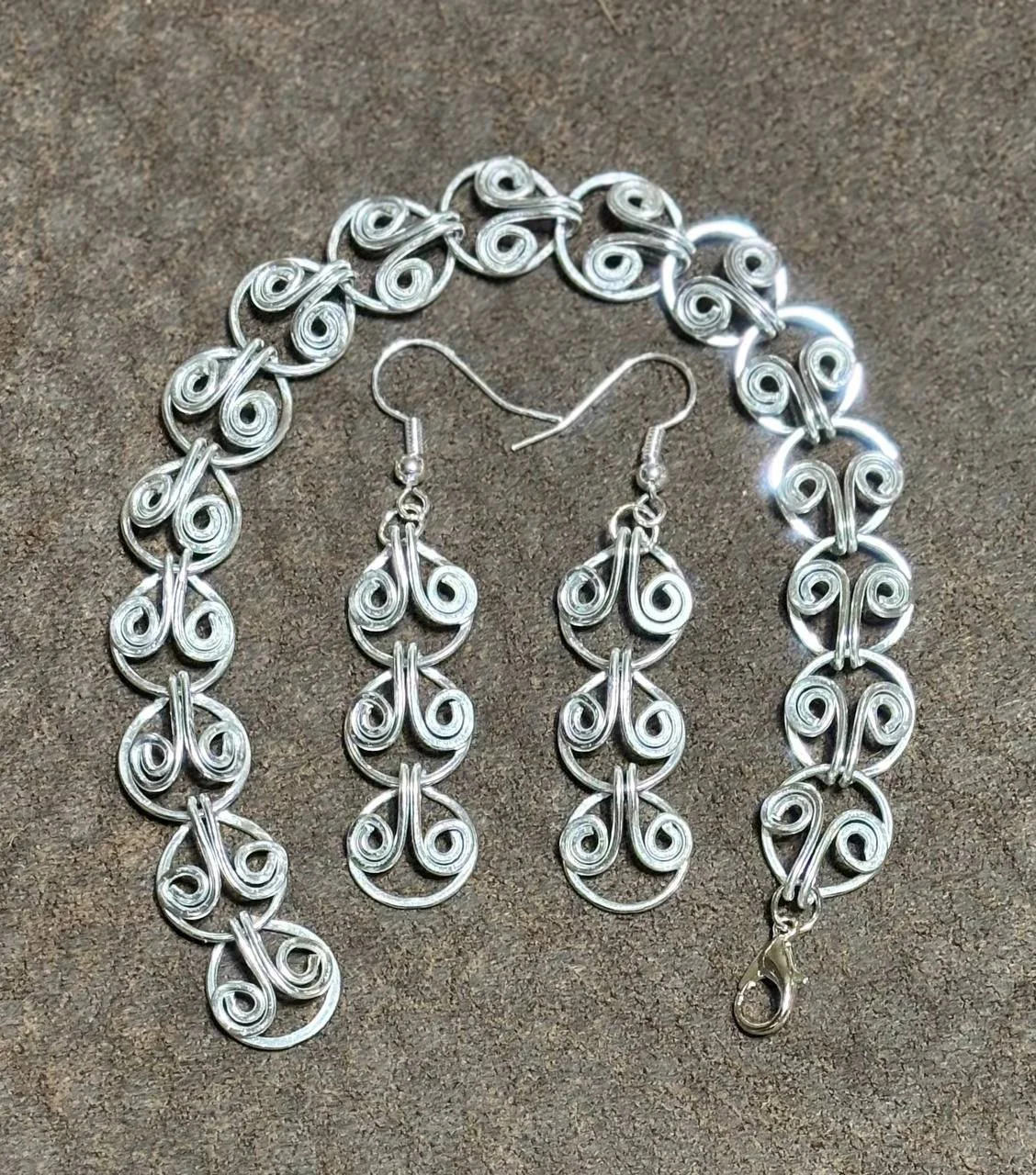 Hand made from silver plated copper wire 19cm bracelet and Ear rings 0.05kg